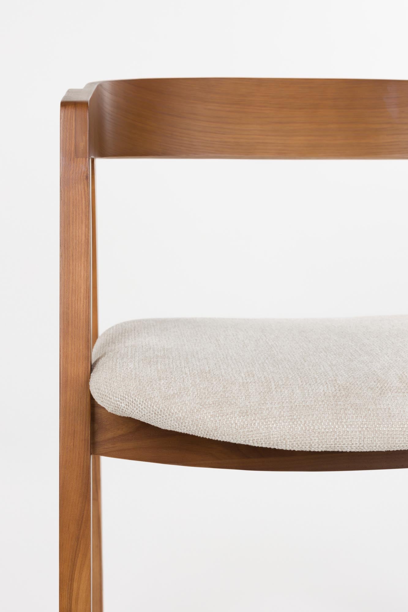 Stuhl Mads in Walnuss präsentiert im Onlineshop von KAQTU Design AG. Stuhl ist von Zuiver