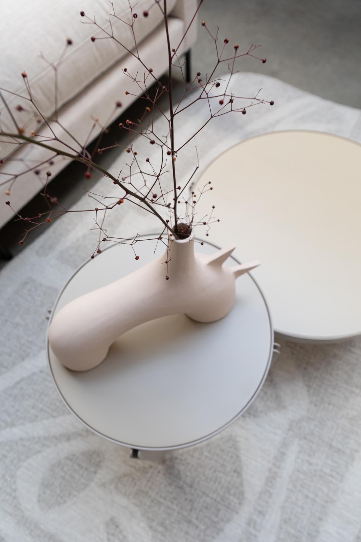 Beistelltisch Centre in beige präsentiert im Onlineshop von KAQTU Design AG. Beistelltisch ist von Zuiver