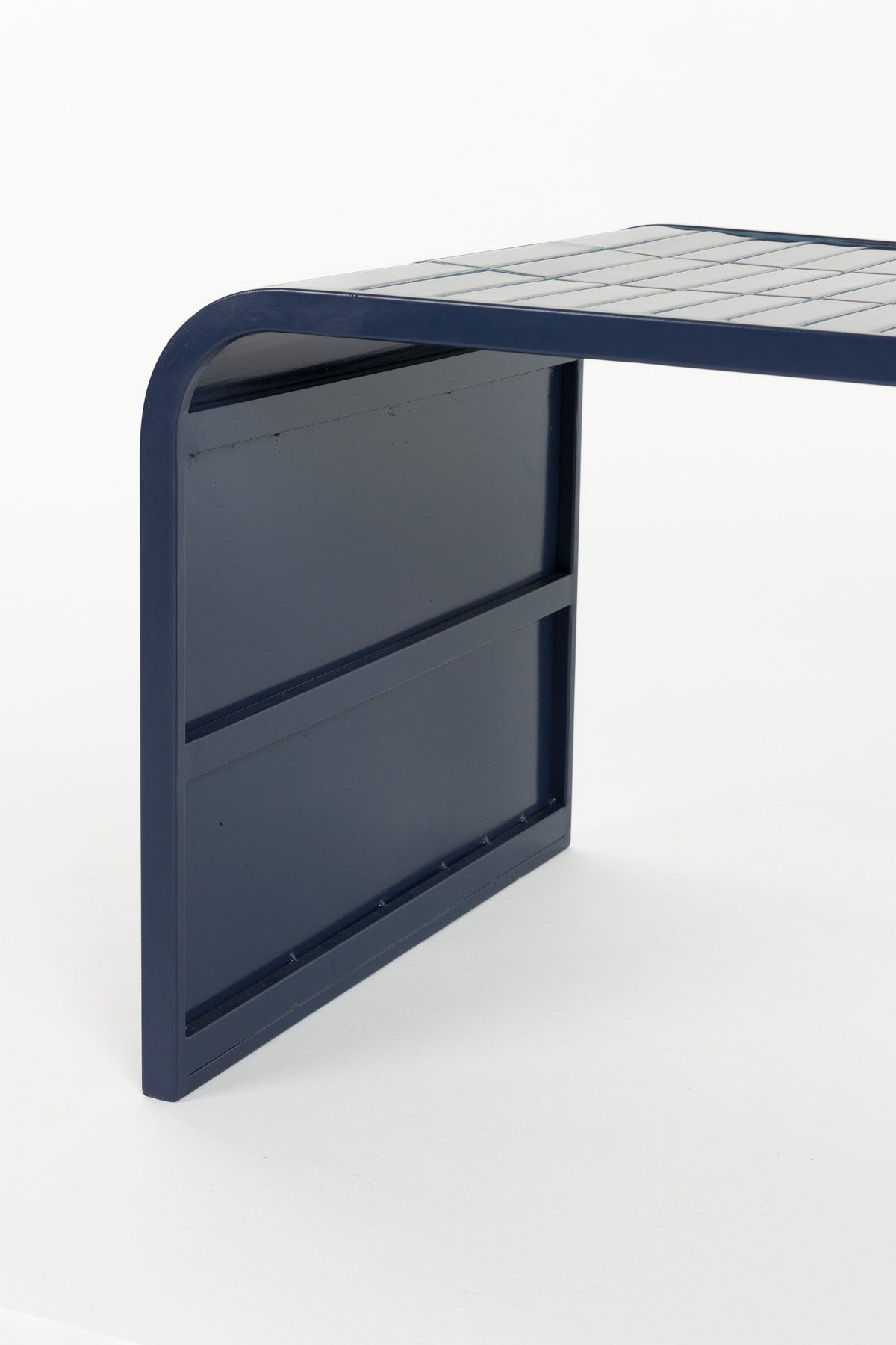 Sofatisch Tiles in Blau präsentiert im Onlineshop von KAQTU Design AG. Couchtisch ist von Zuiver