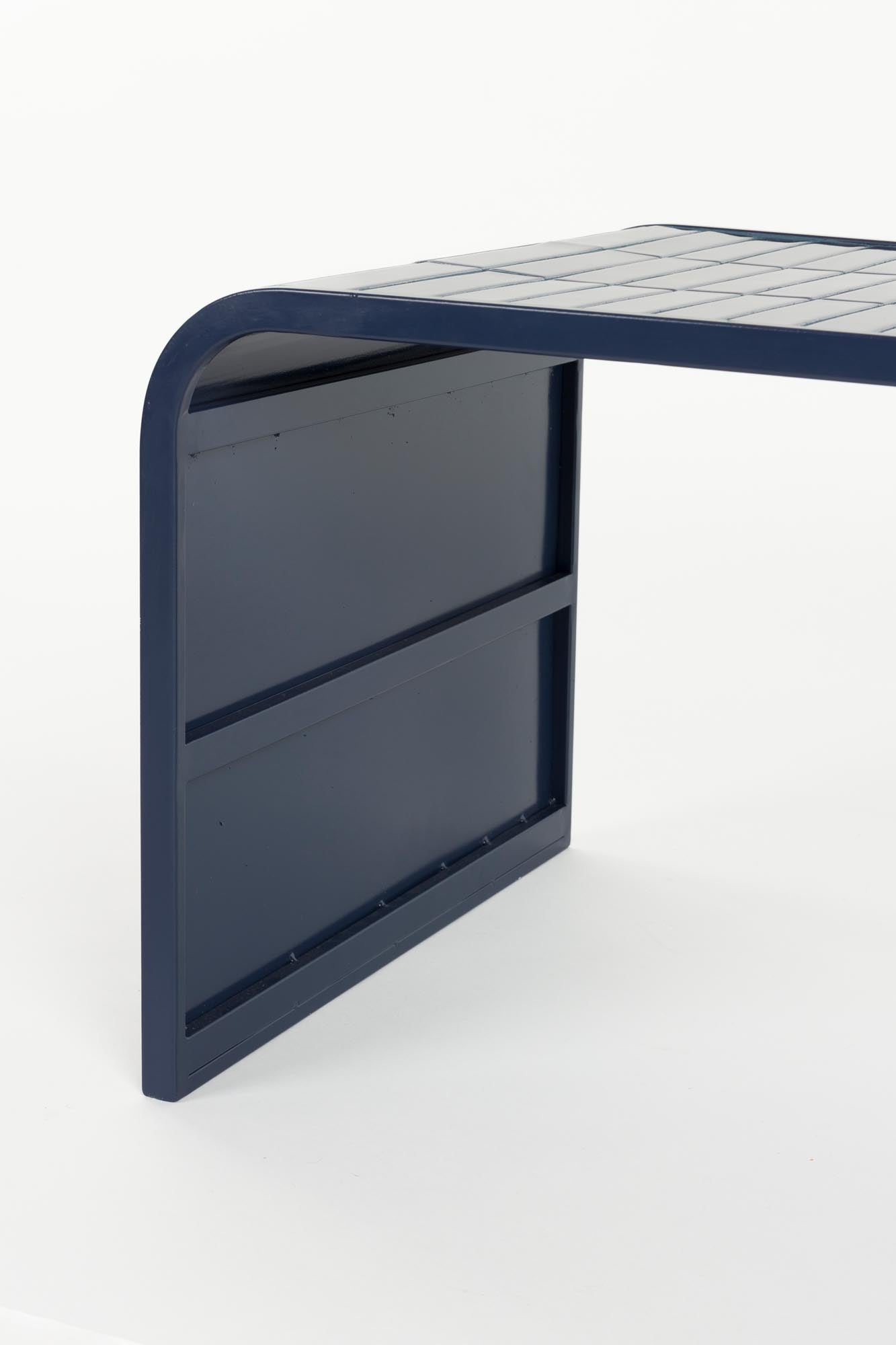 Sofatisch Tiles in Blau präsentiert im Onlineshop von KAQTU Design AG. Beistelltisch ist von Zuiver