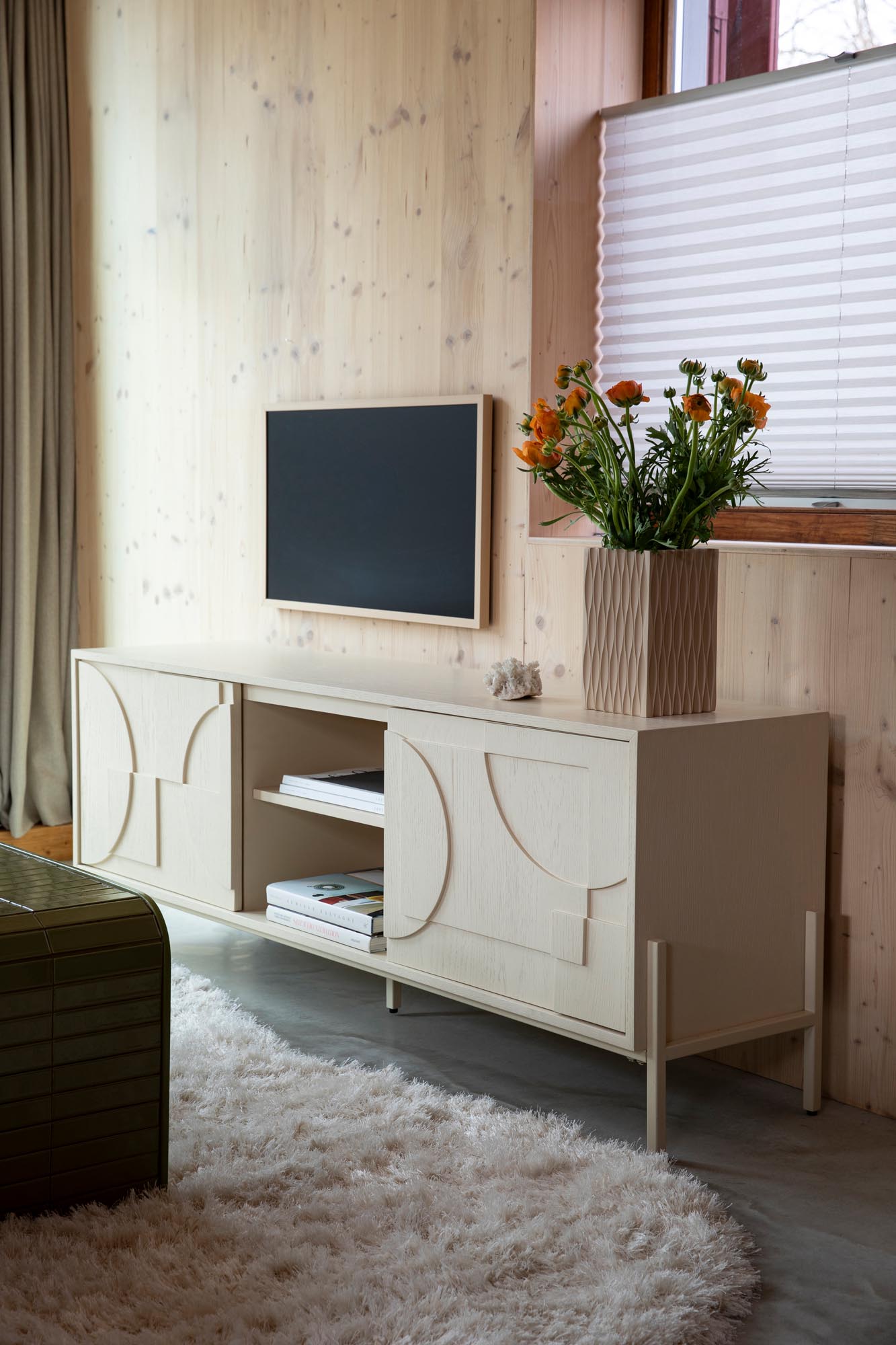 Sideboard Faces in Beige präsentiert im Onlineshop von KAQTU Design AG. Sideboard ist von Zuiver