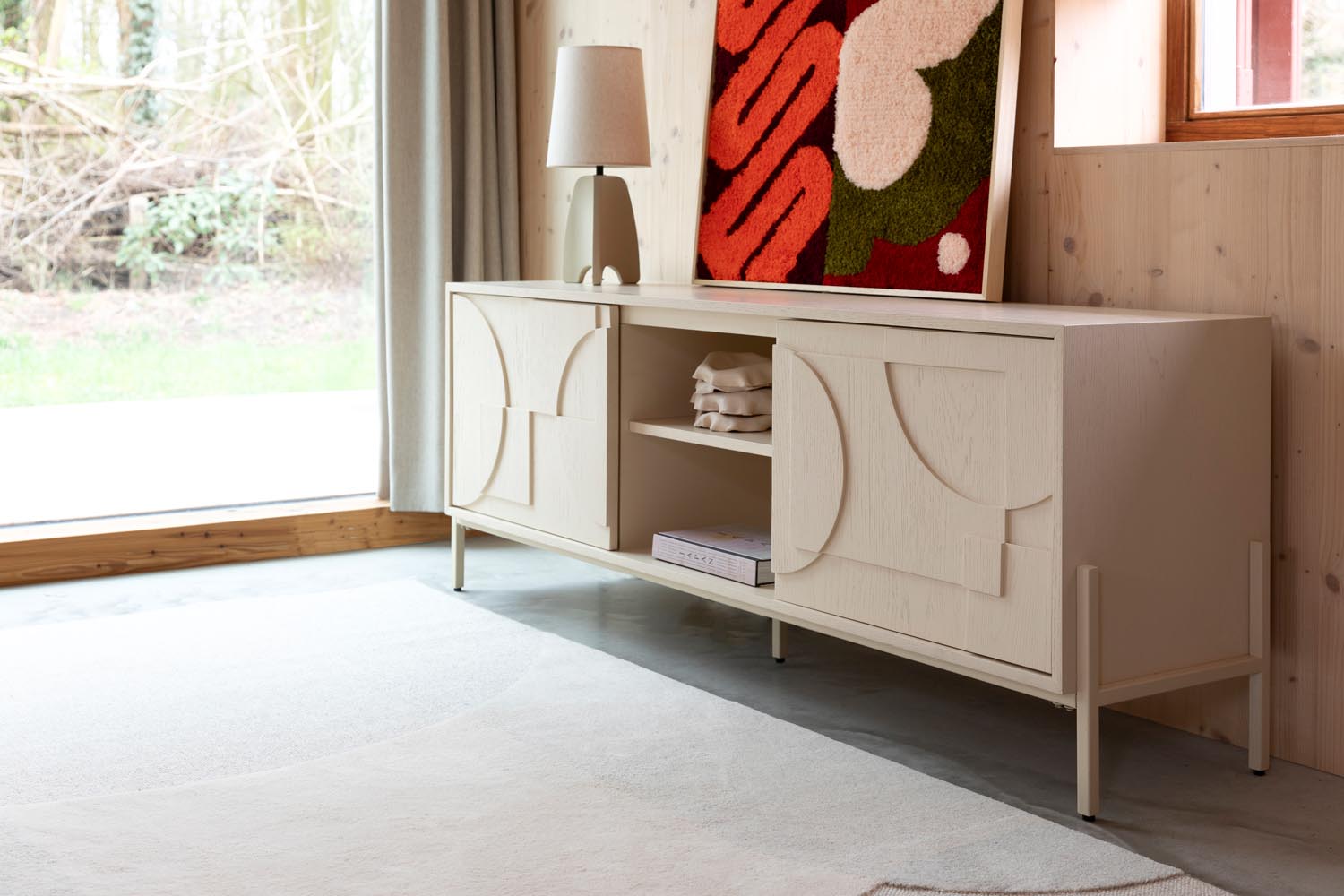Sideboard Faces in Beige präsentiert im Onlineshop von KAQTU Design AG. Sideboard ist von Zuiver
