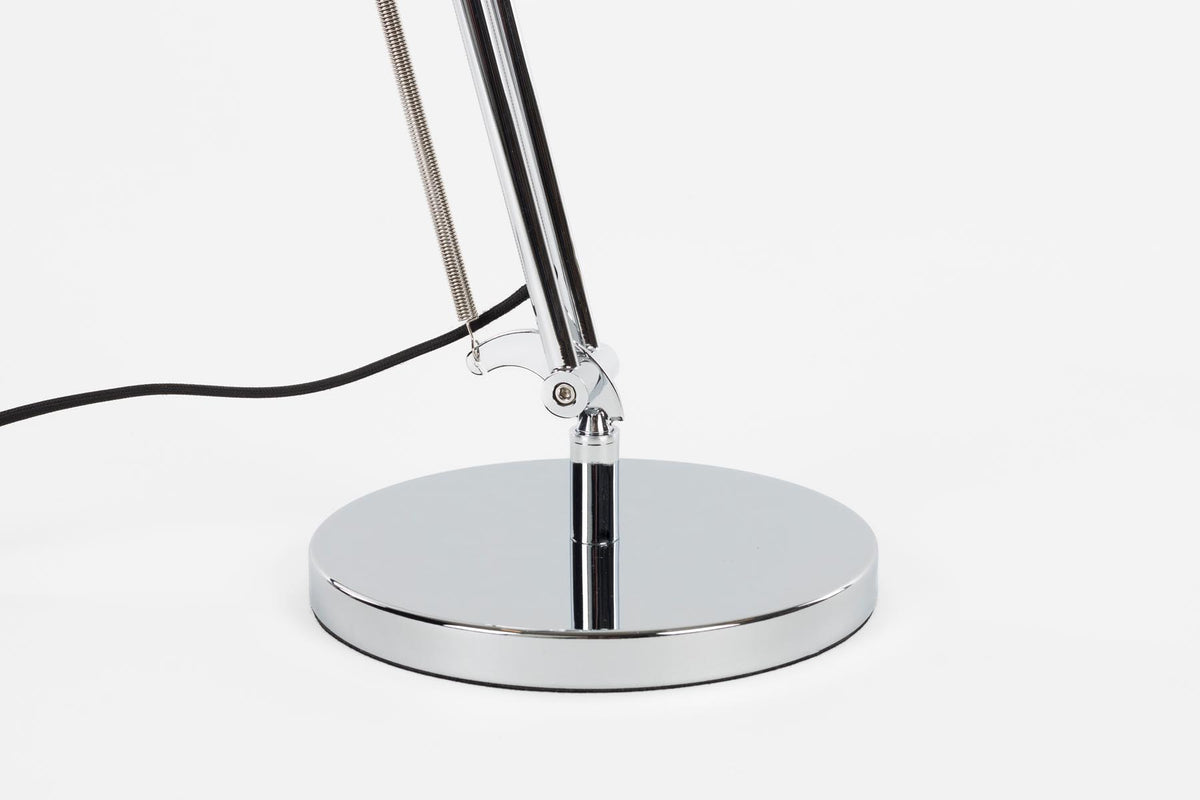 Schreibtischleuchte Reader Chrome in Silber präsentiert im Onlineshop von KAQTU Design AG. Tischleuchte ist von Zuiver