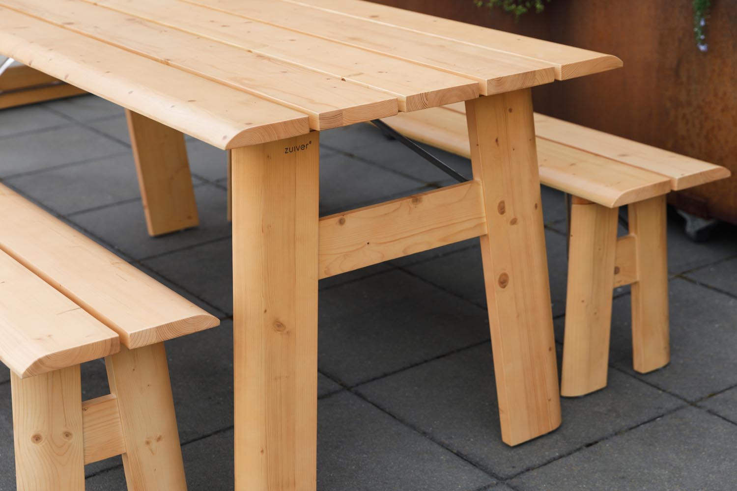 Gartentisch Avenue Natural in Beige präsentiert im Onlineshop von KAQTU Design AG. Gartentisch ist von Zuiver
