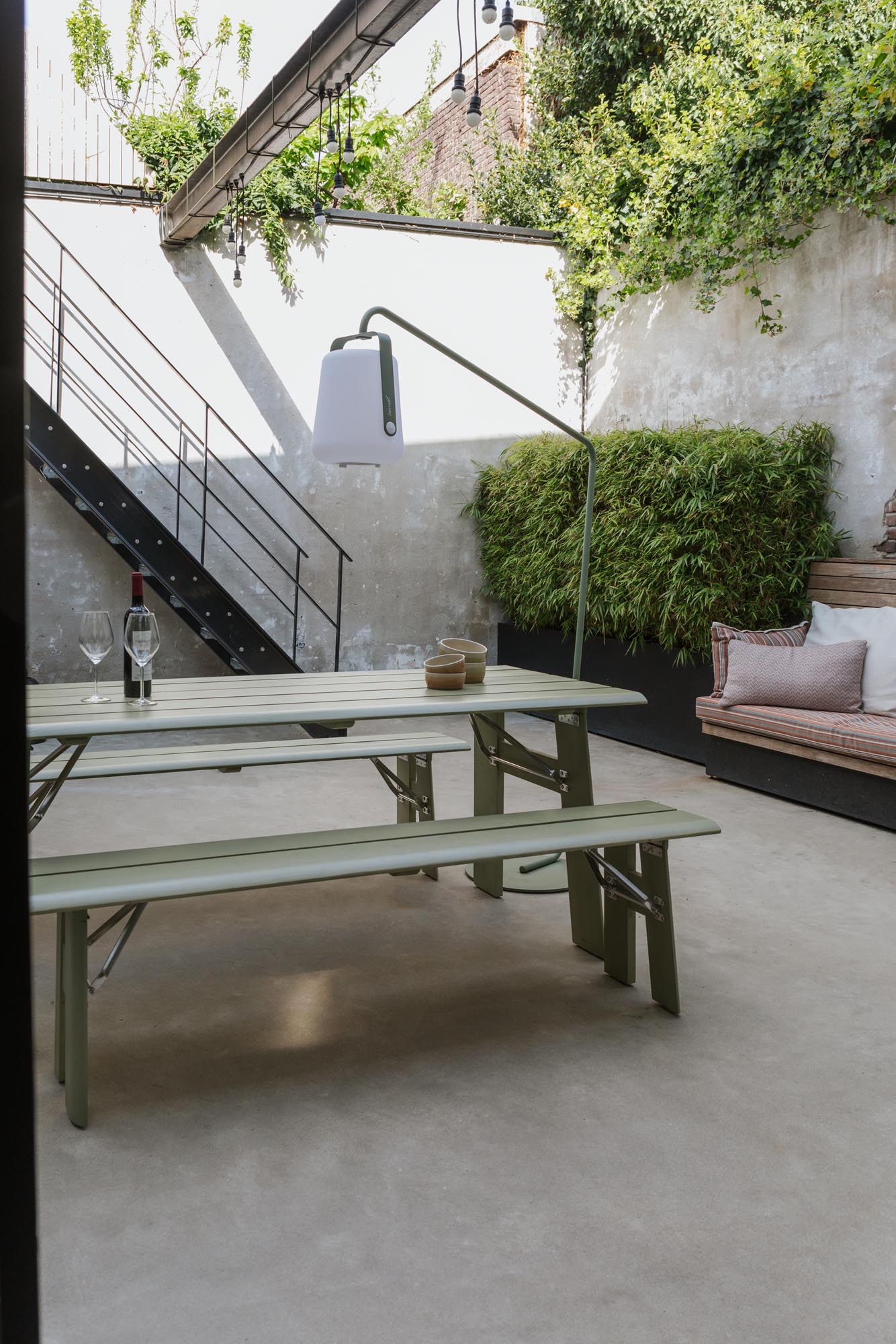 Gartentisch Avenue Desert Sage in grün präsentiert im Onlineshop von KAQTU Design AG. Gartentisch ist von Zuiver