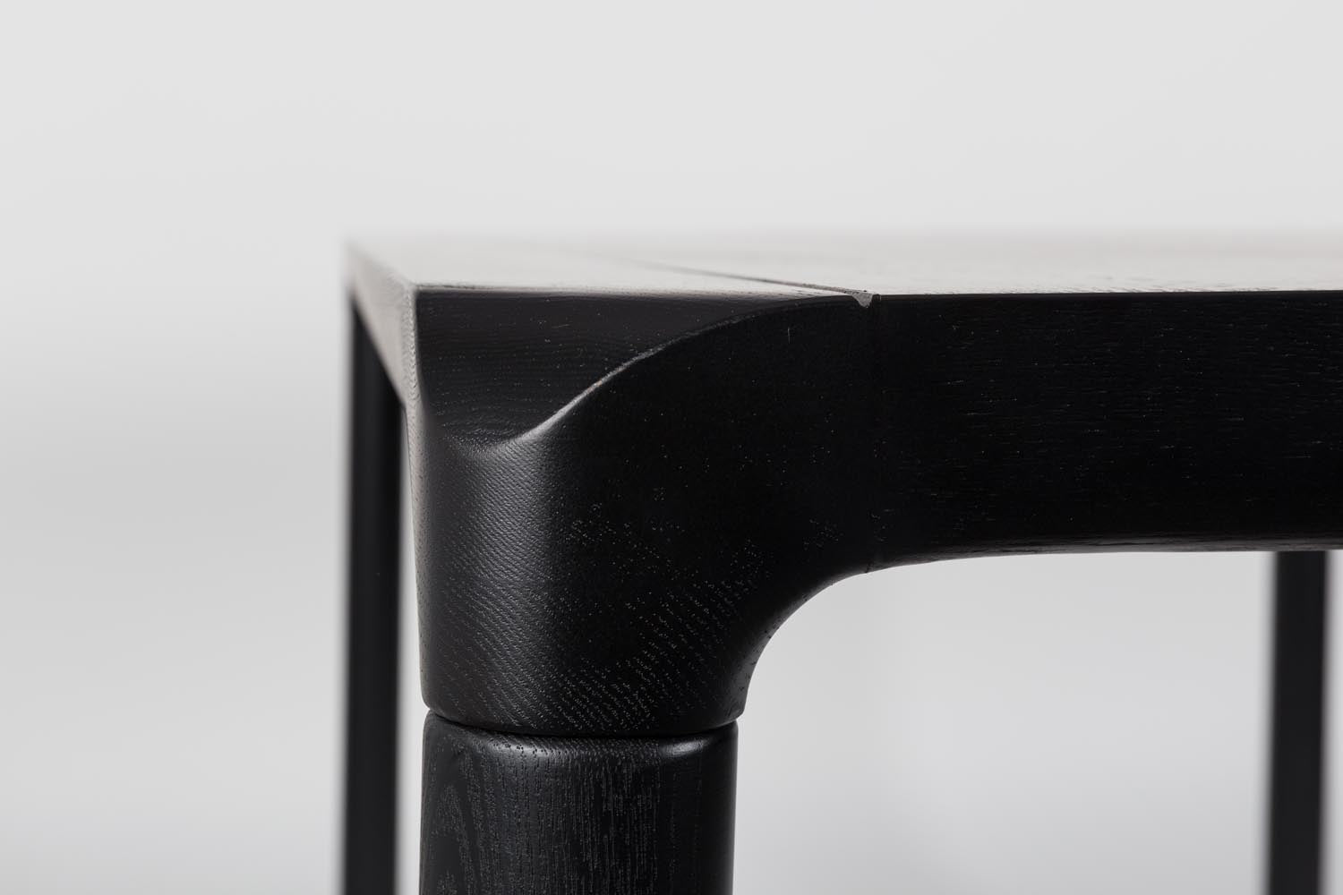 Tisch Storm in Schwarz präsentiert im Onlineshop von KAQTU Design AG. Esstisch ist von Zuiver