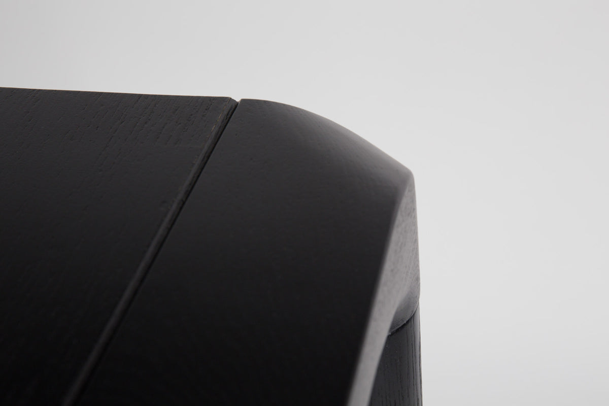 Tisch Storm in Schwarz präsentiert im Onlineshop von KAQTU Design AG. Esstisch ist von Zuiver