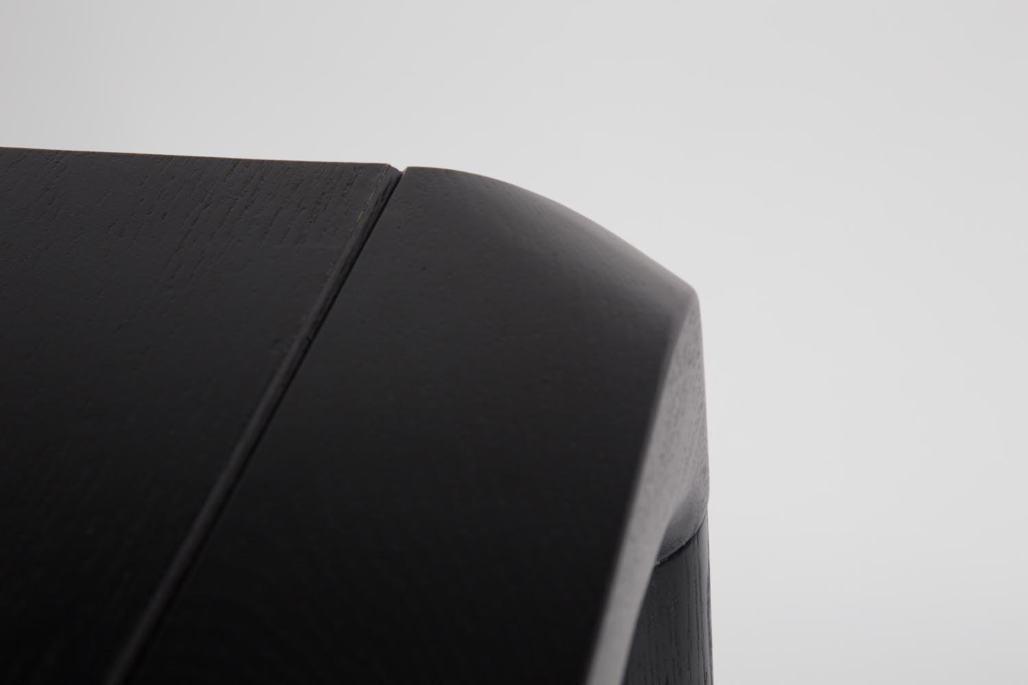 Tisch Storm in Schwarz präsentiert im Onlineshop von KAQTU Design AG. Esstisch ist von Zuiver