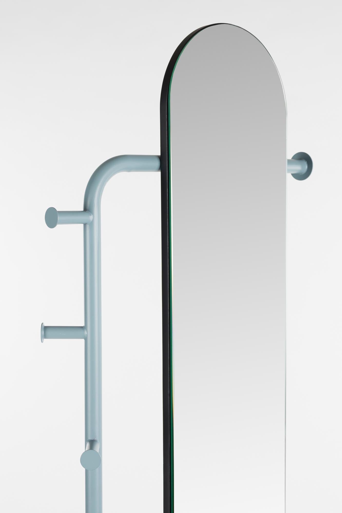 Standspiegel Vero Blue in blau präsentiert im Onlineshop von KAQTU Design AG. Spiegel ist von Zuiver