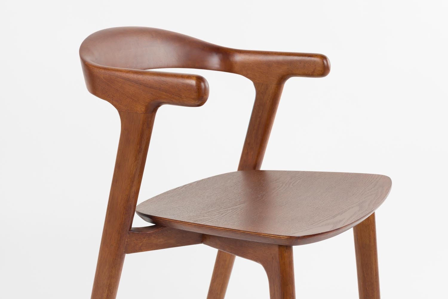 Stuhl Northwood in Walnuss präsentiert im Onlineshop von KAQTU Design AG. Stuhl ist von Zuiver
