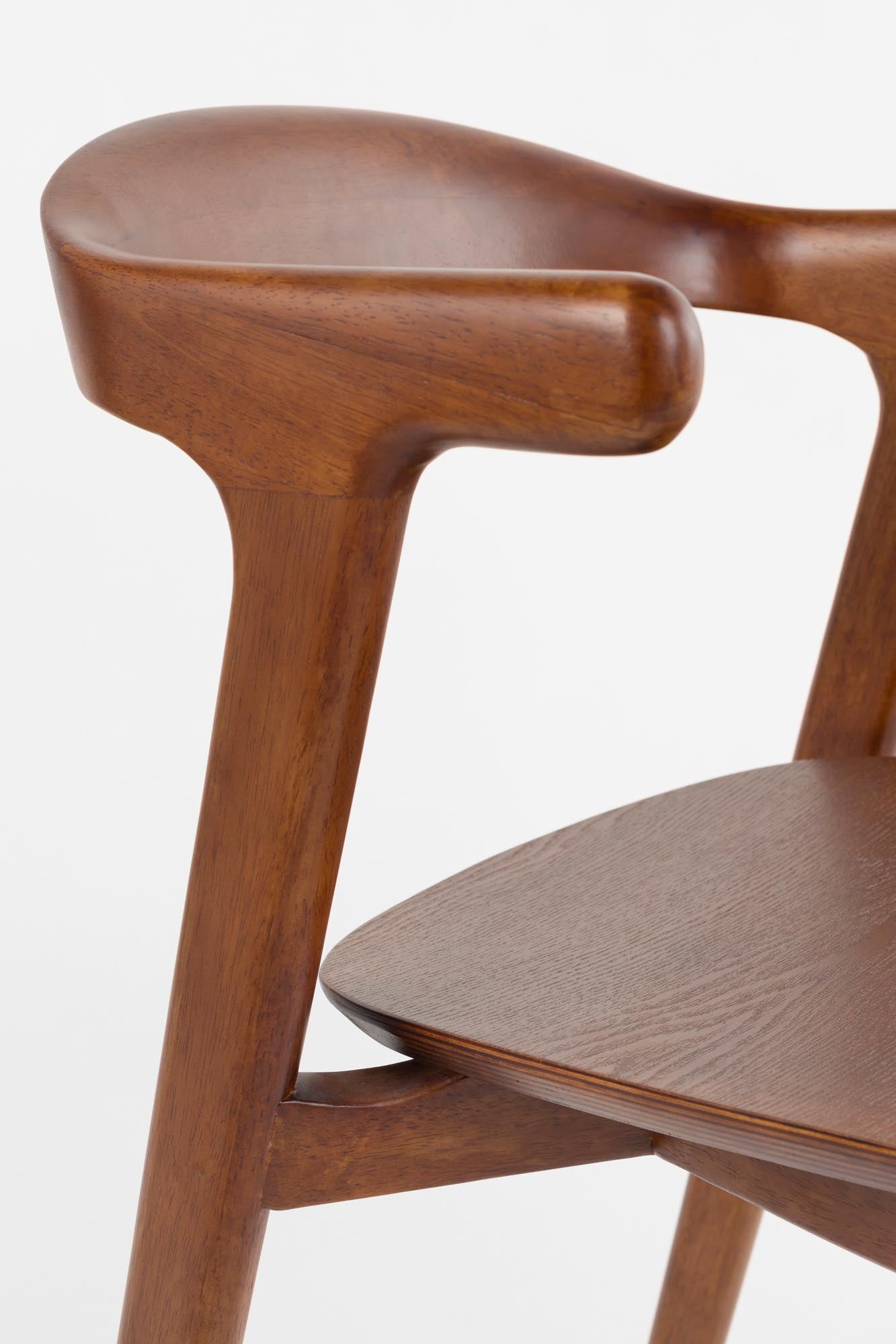Stuhl Northwood in Walnuss präsentiert im Onlineshop von KAQTU Design AG. Stuhl ist von Zuiver