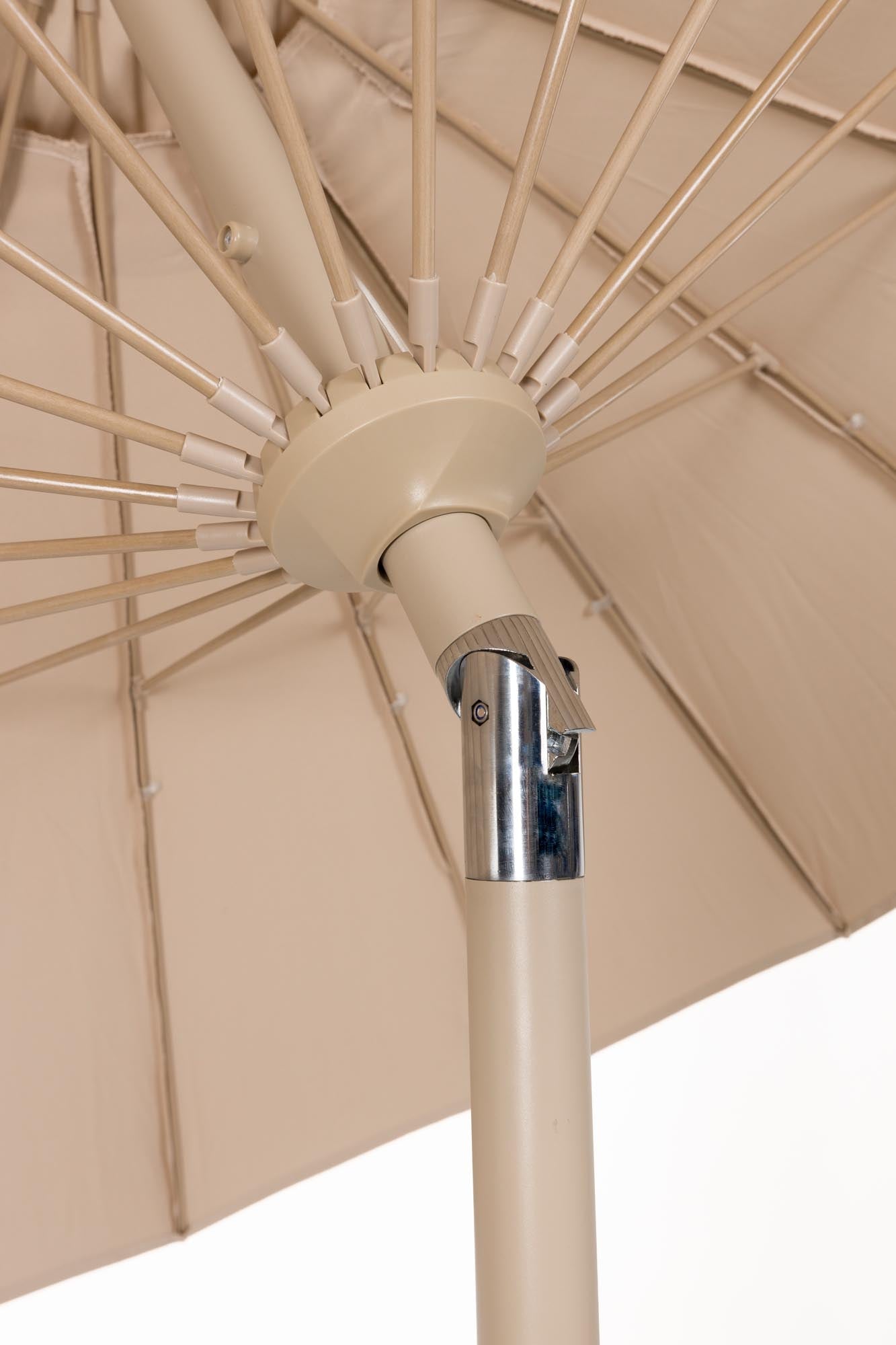 Sunbrella Sunshine Set Brown Rice in Beige präsentiert im Onlineshop von KAQTU Design AG. Sonnenschirm ist von Zuiver