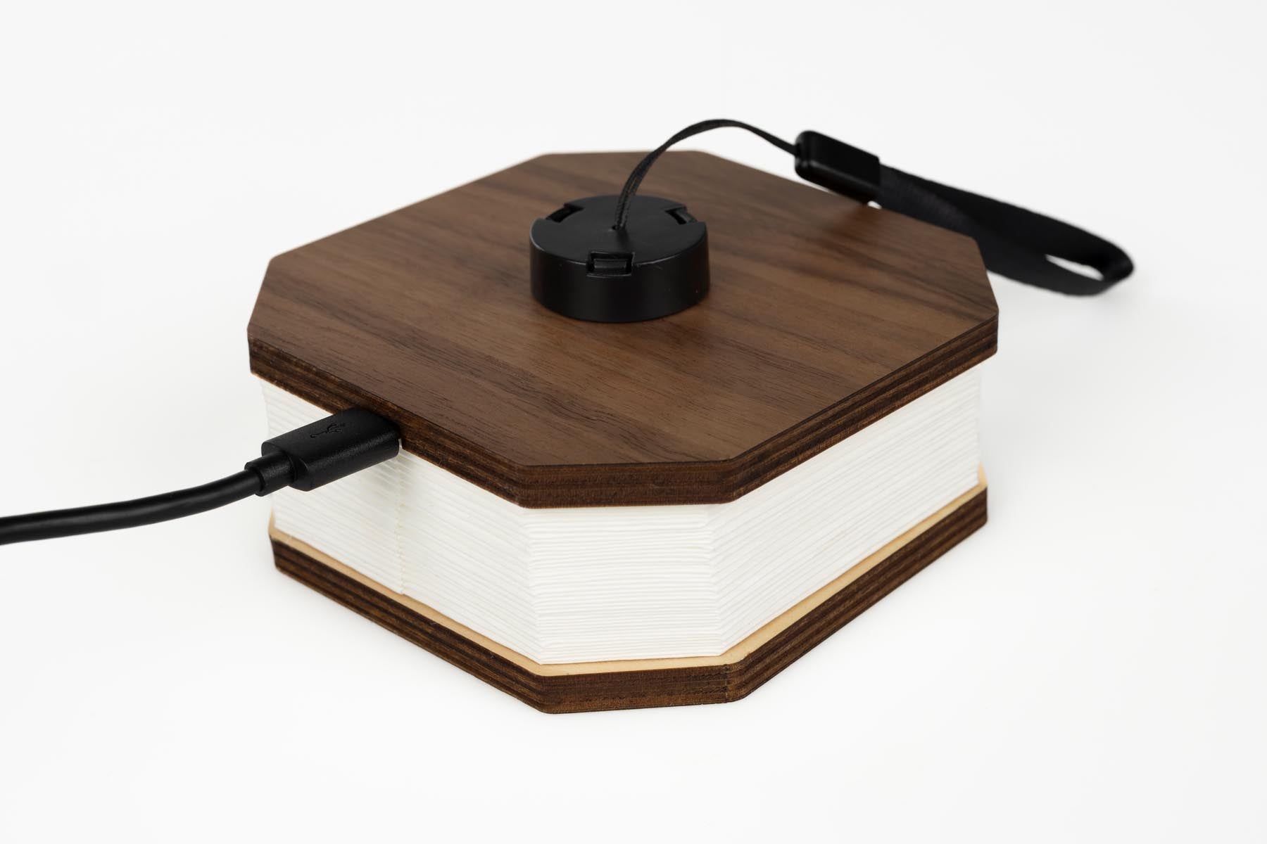 Tischlampe Cake in Braun präsentiert im Onlineshop von KAQTU Design AG. Tischleuchte ist von Zuiver