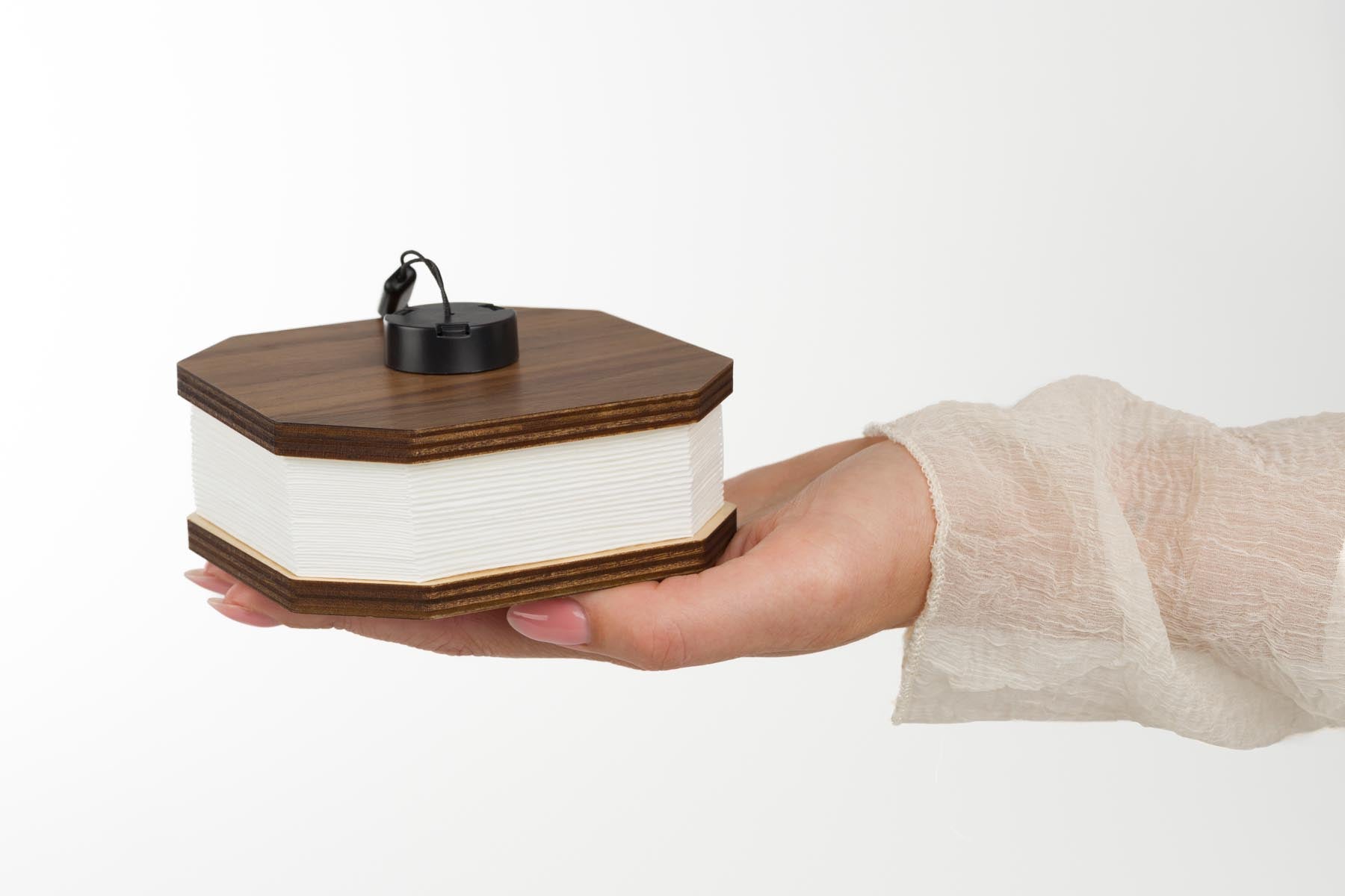 Tischlampe Cake in Braun präsentiert im Onlineshop von KAQTU Design AG. Tischleuchte ist von Zuiver