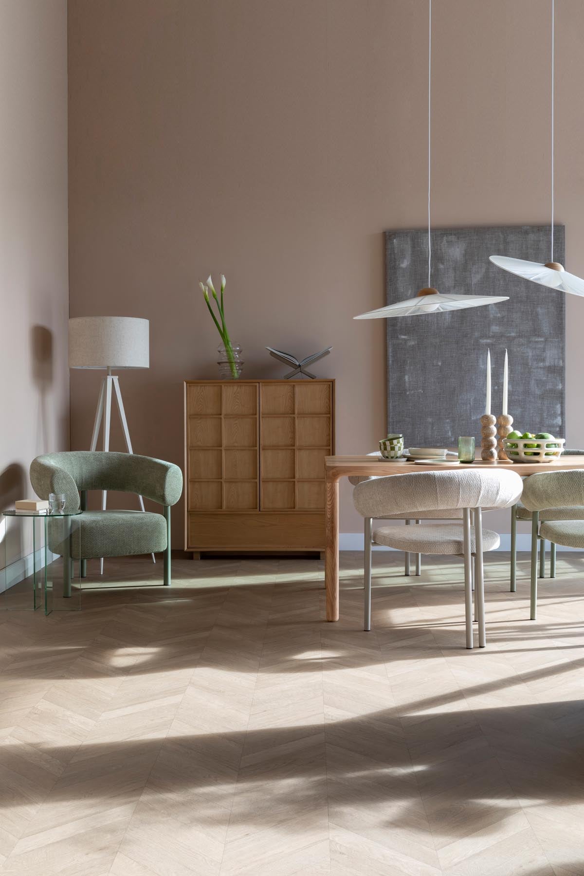 Armlehnstuhl Heels in Beige präsentiert im Onlineshop von KAQTU Design AG. Stuhl mit Armlehne ist von Zuiver