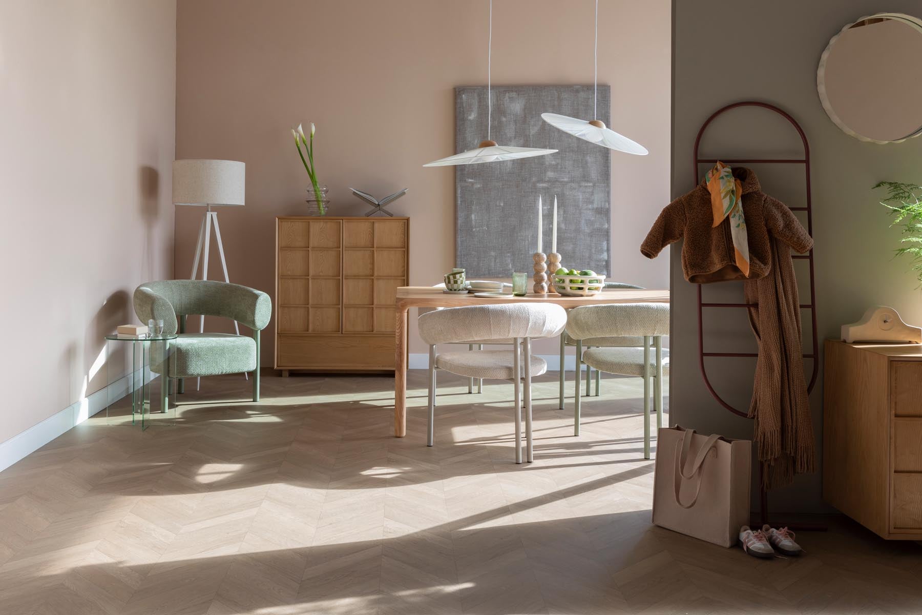 Armlehnstuhl Heels in Beige präsentiert im Onlineshop von KAQTU Design AG. Stuhl mit Armlehne ist von Zuiver