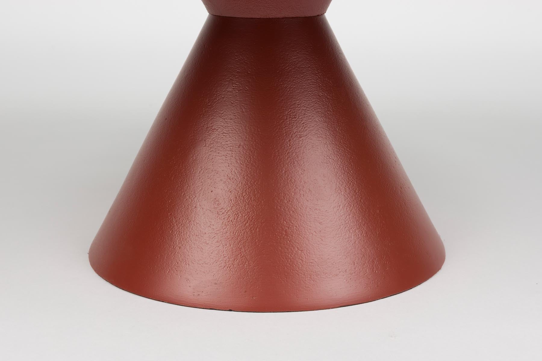 Eleganter Couchtisch Floss von Zuiver in strahlendem Rot, perfekt für kreative Wohnkonzepte und als stilvolles Highlight im Wohnzimmer.