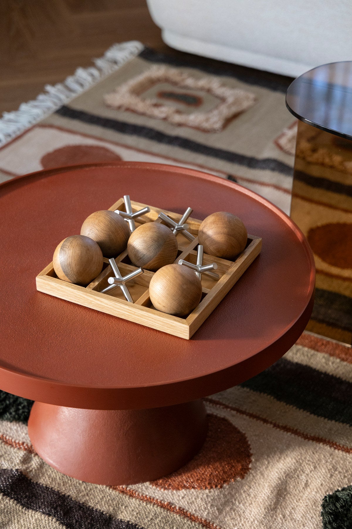 Coffee Table Floss in Rot präsentiert im Onlineshop von KAQTU Design AG. Couchtisch ist von Zuiver