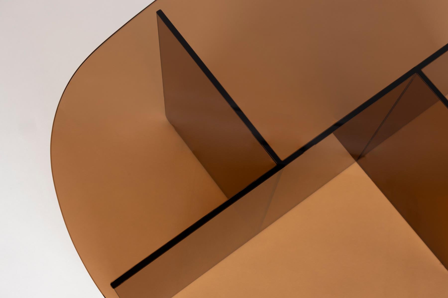 Couchtisch Linea in Braun präsentiert im Onlineshop von KAQTU Design AG. Couchtisch ist von Zuiver