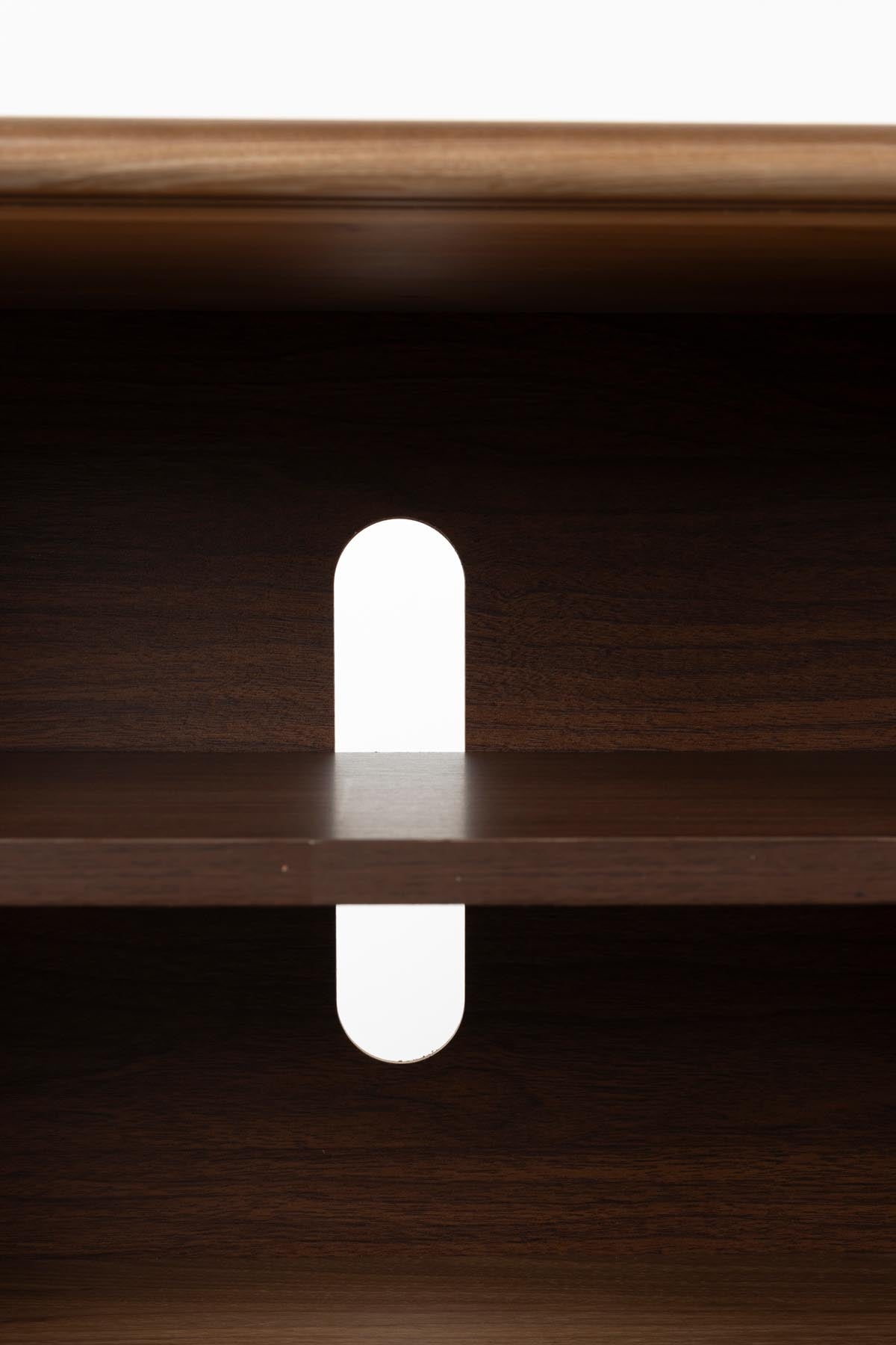 Sideboard Rise in Braun präsentiert im Onlineshop von KAQTU Design AG. Sideboards ist von Zuiver