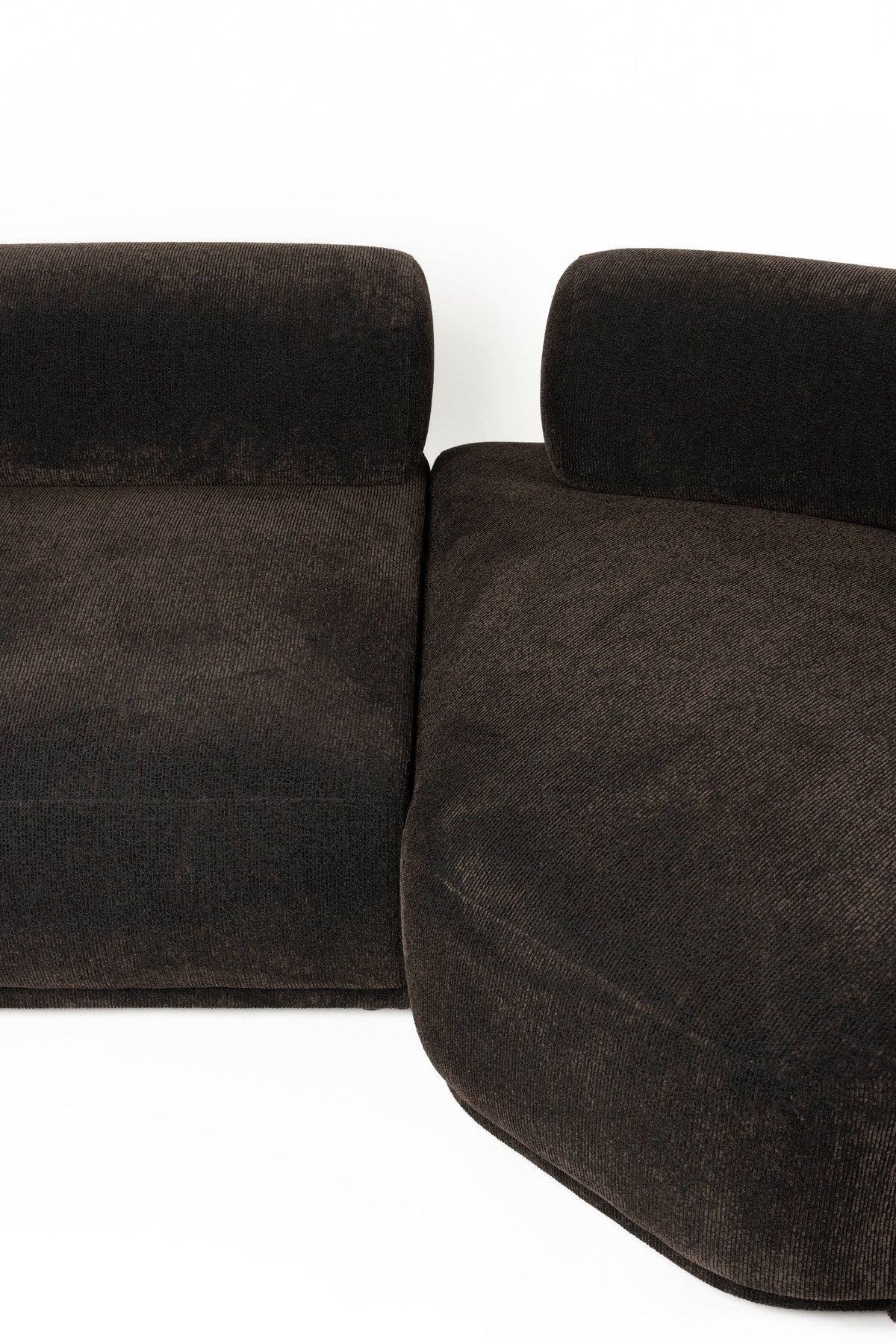 Sofa Rembrandt 7.5-Sitzer Links in Braun präsentiert im Onlineshop von KAQTU Design AG. Ecksofa ist von Zuiver