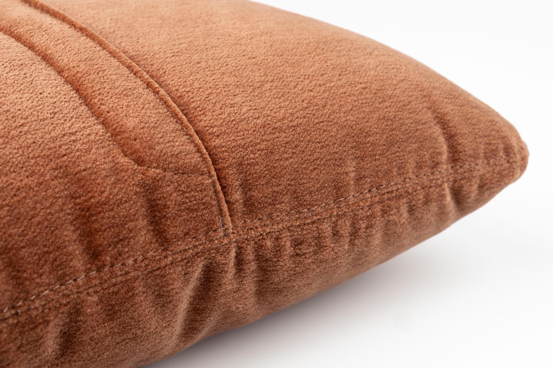 Kissen Nube in Terrakotta präsentiert im Onlineshop von KAQTU Design AG. Deko Kissen ist von Zuiver