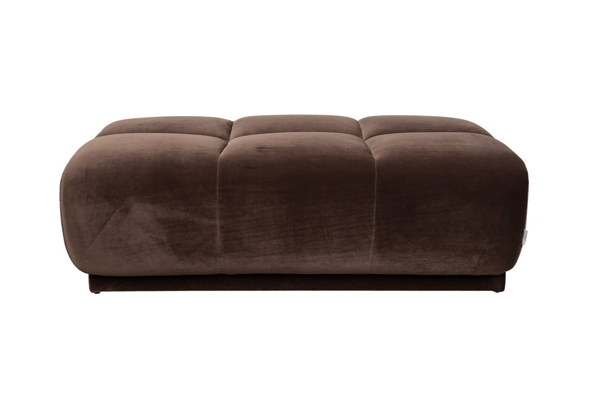 Gepolsterter Hocker Hazel Brown von Zuiver mit runder Form, brauner Polyester-Bezug und Schaumstofffüllung, Masse 127x80x38 cm.