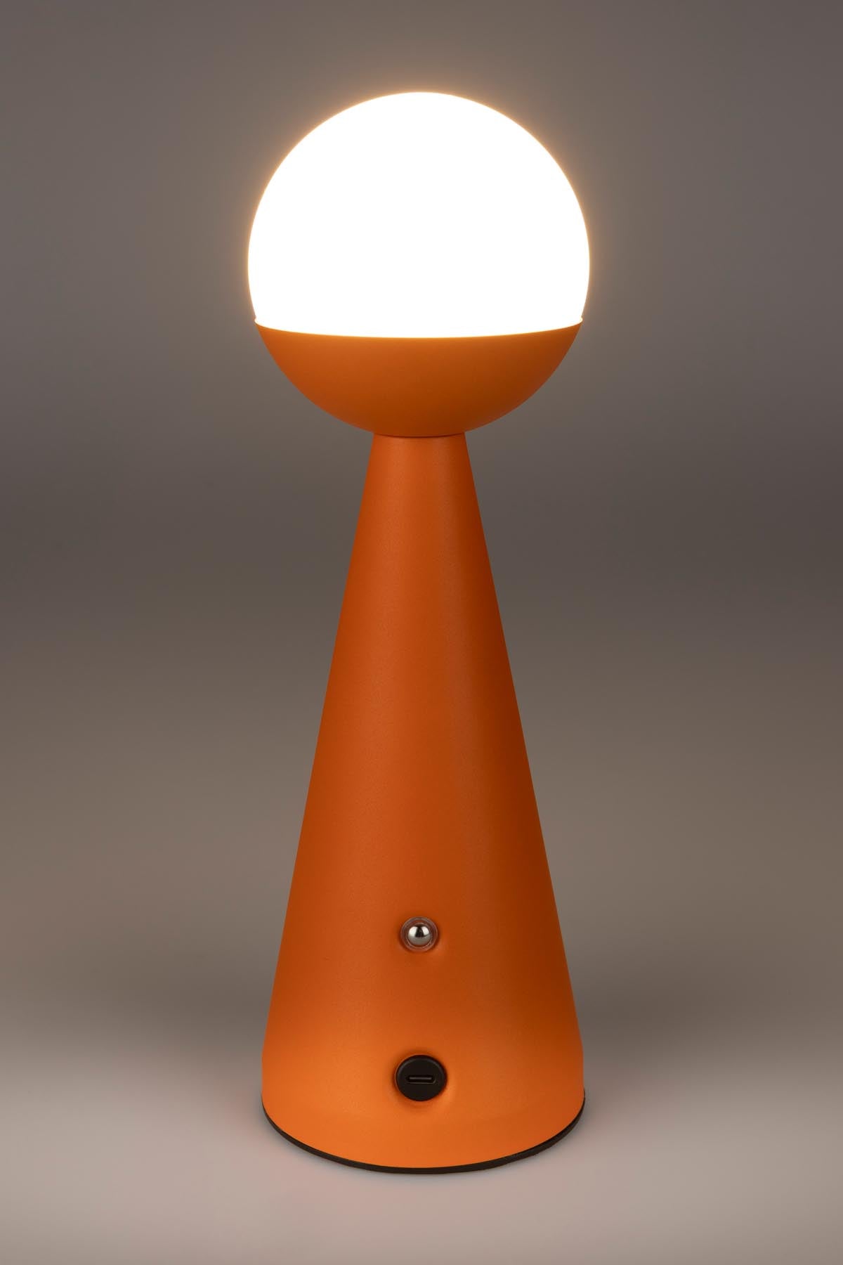 Tischlampe Bello in orange präsentiert im Onlineshop von KAQTU Design AG. Tischleuchte ist von Zuiver