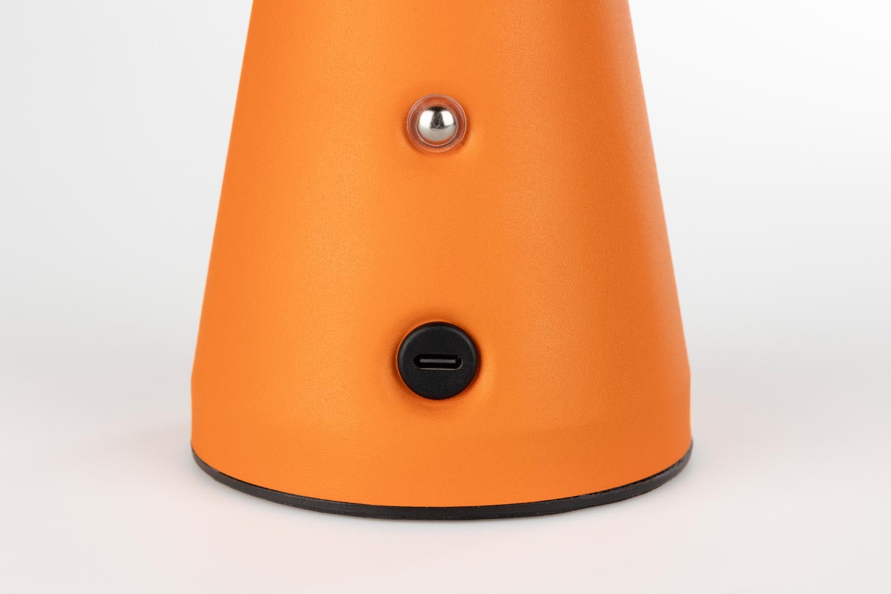 Tischlampe Bello in orange präsentiert im Onlineshop von KAQTU Design AG. Tischleuchte ist von Zuiver