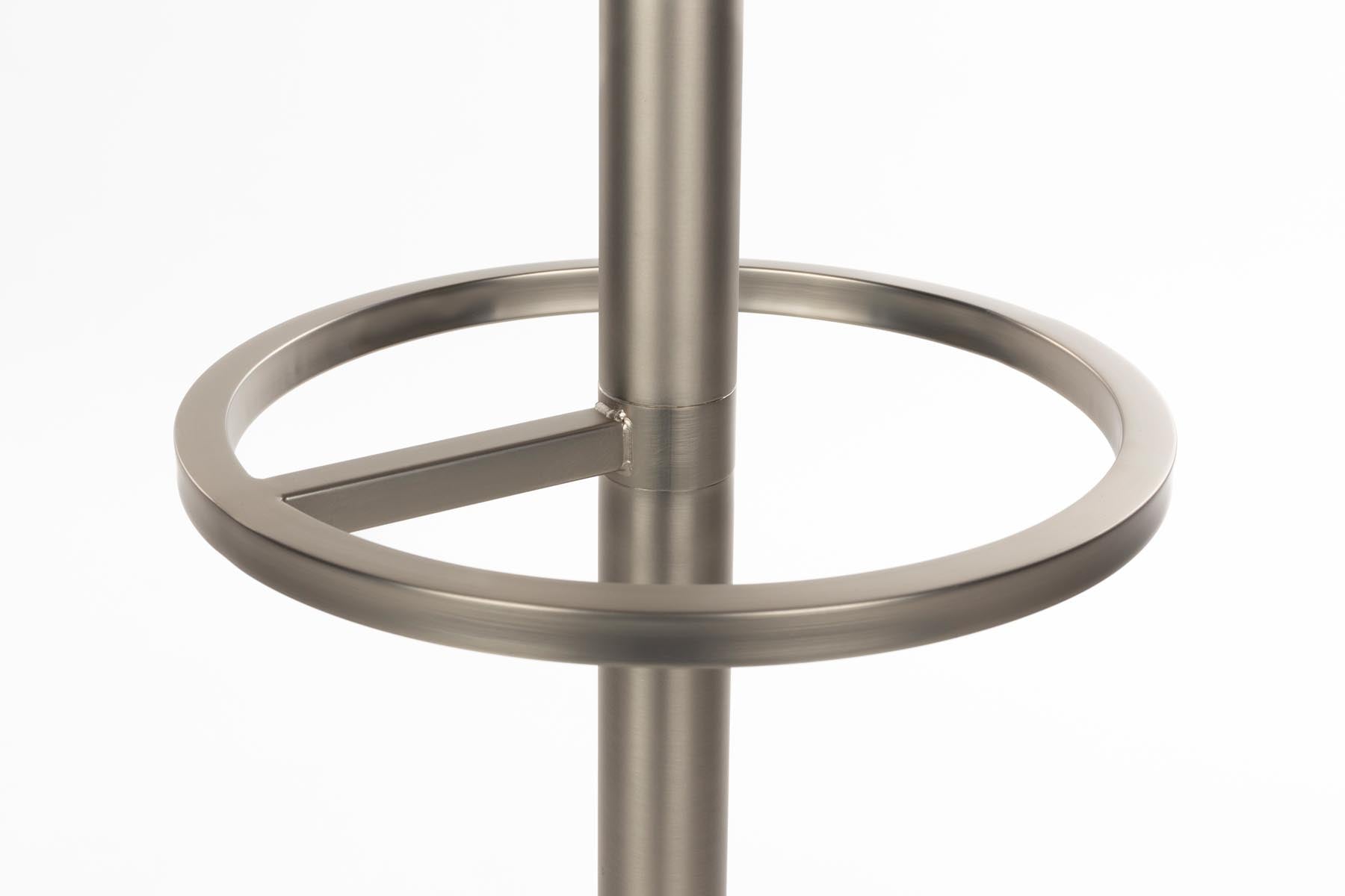 Kleiderständer Wednesday in Silber präsentiert im Onlineshop von KAQTU Design AG. Kleiderständer ist von Zuiver