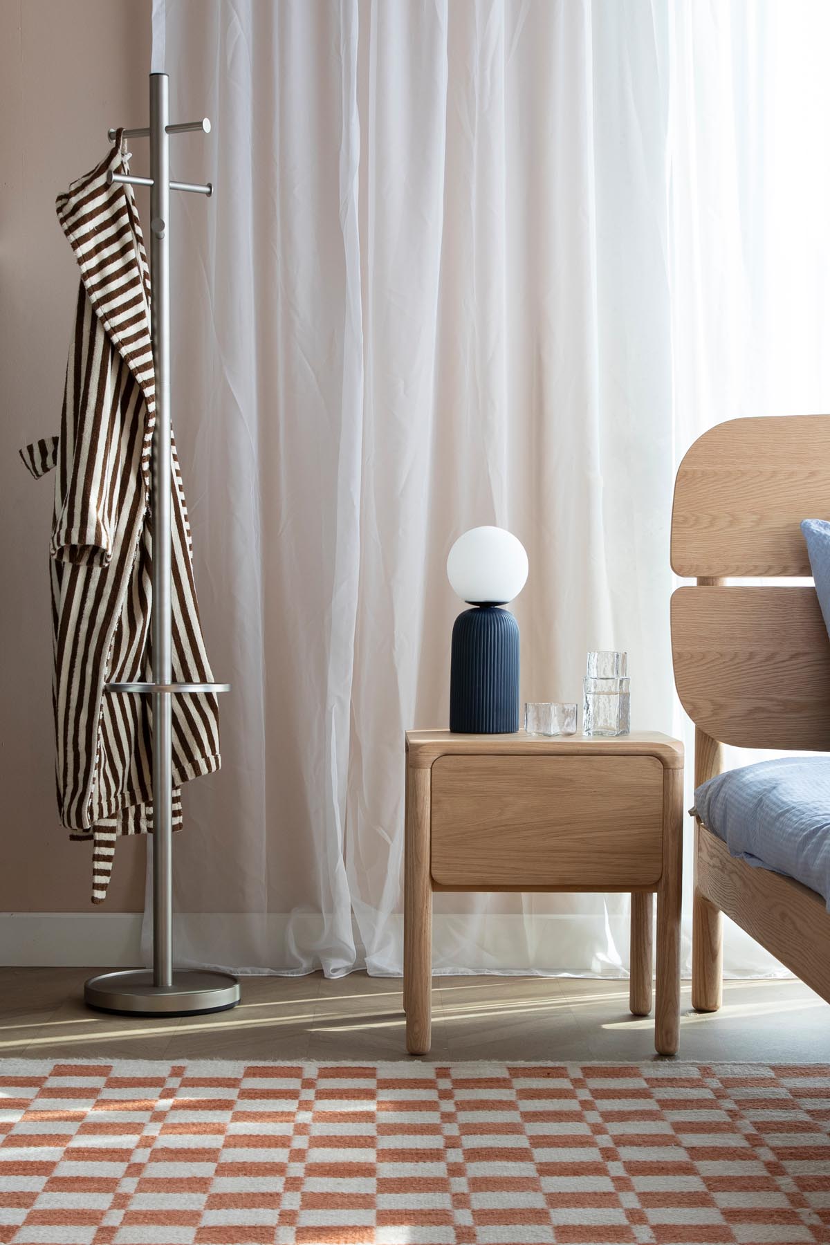 Kleiderständer Wednesday in Silber präsentiert im Onlineshop von KAQTU Design AG. Kleiderständer ist von Zuiver