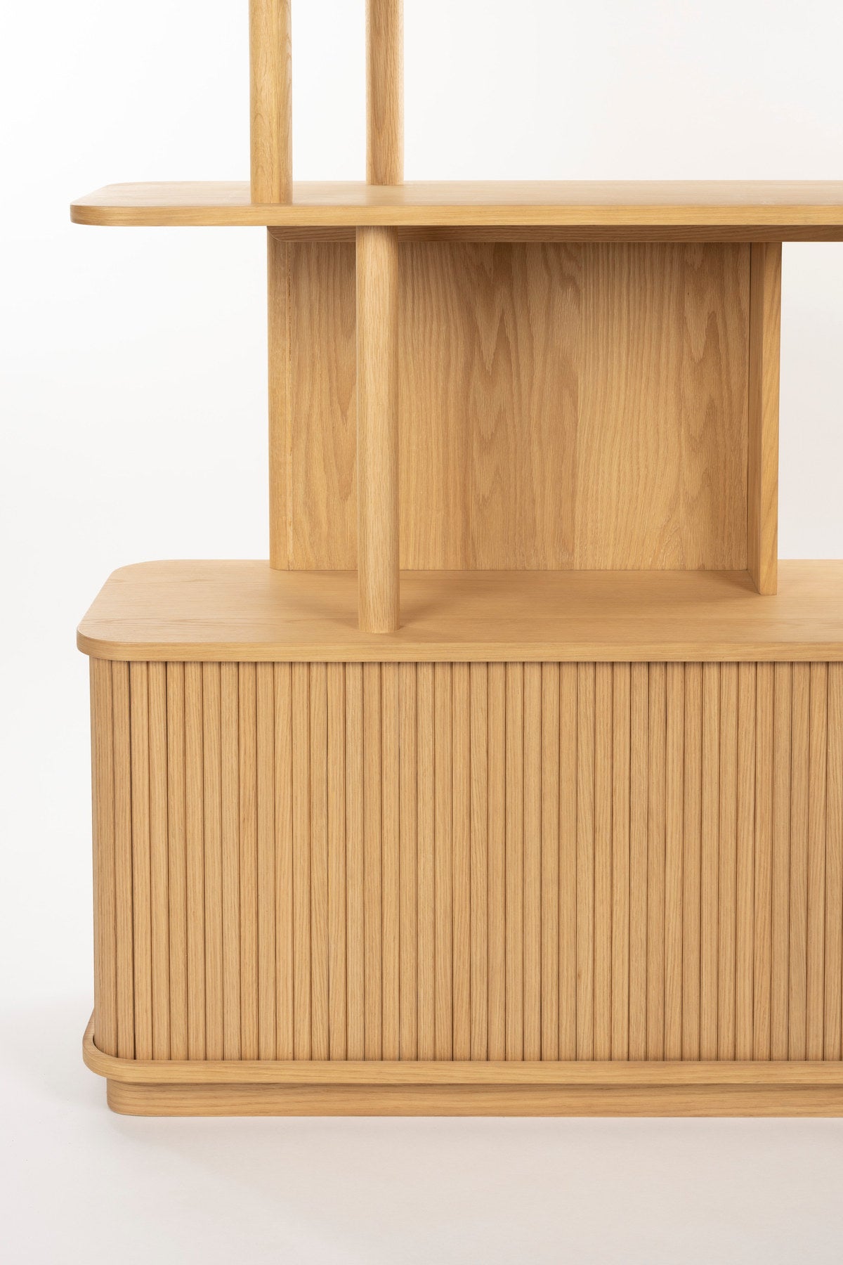 Bücherregal Barbier in Natur präsentiert im Onlineshop von KAQTU Design AG. Cabinet ist von Zuiver