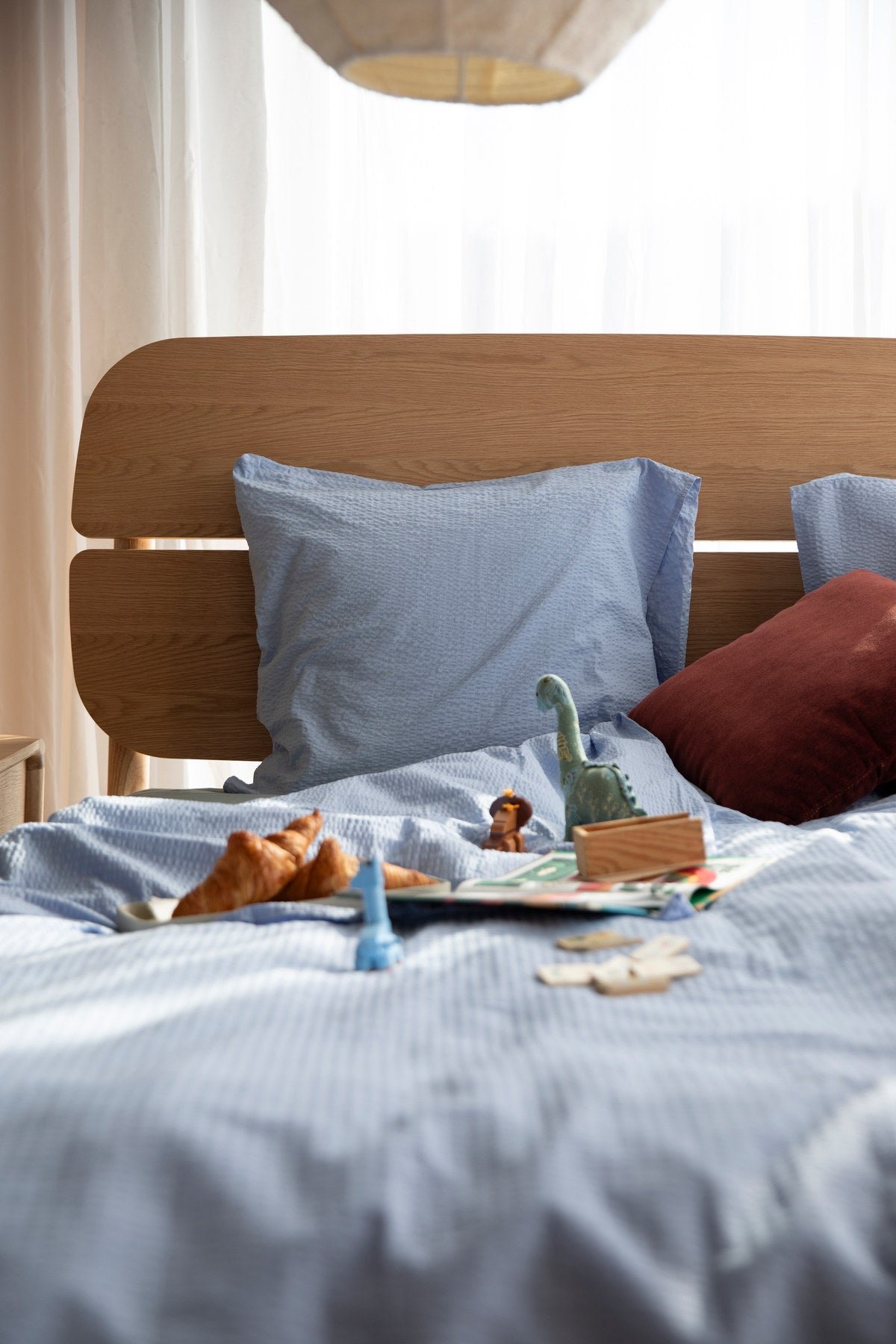 Bett Storm Natural von Zuiver aus Eschenholz in Naturfarbe, mit Kopfteil aus massivem Holz