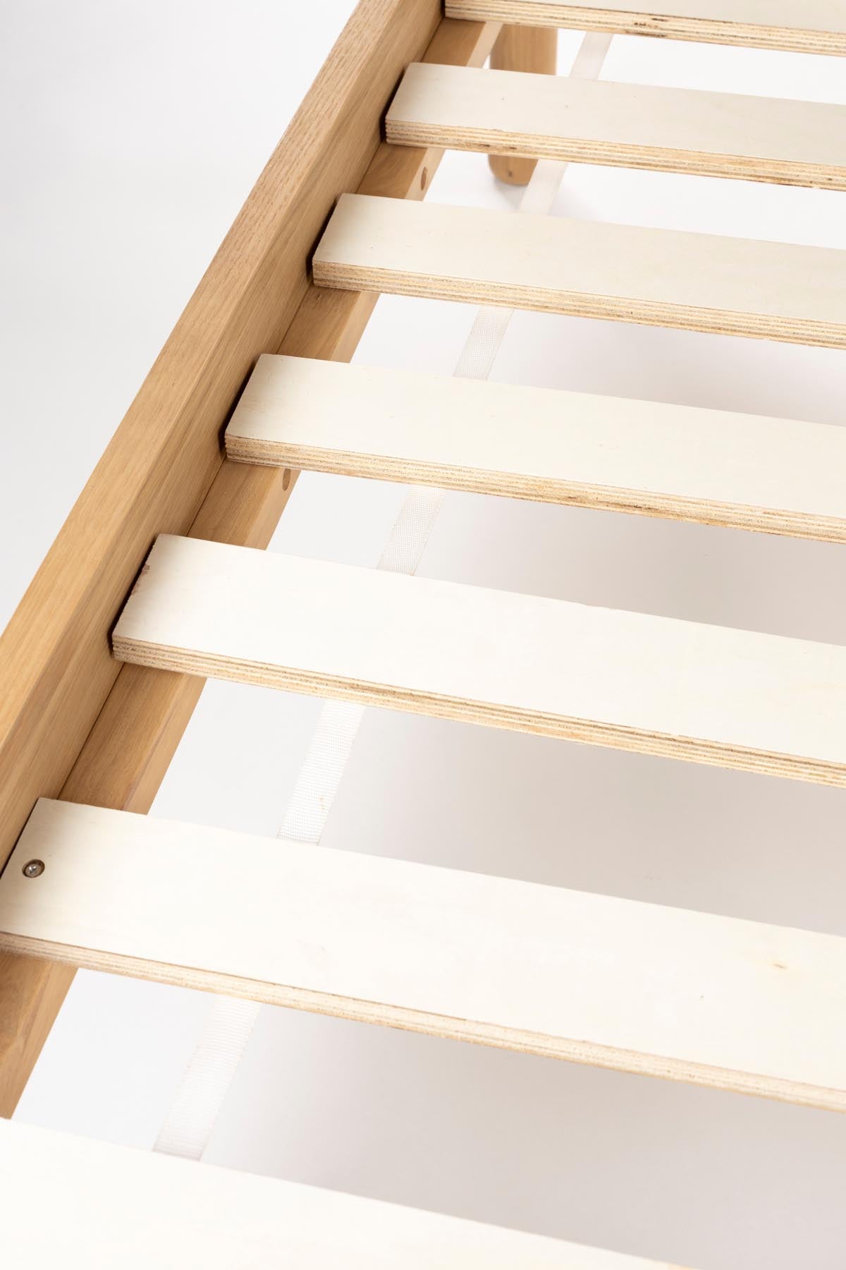Bett Storm Webbing Natural 180 in Natural präsentiert im Onlineshop von KAQTU Design AG. Bett ist von Zuiver