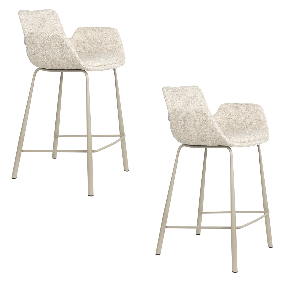 Barhocker Brit von Zuiver mit gepolstertem Sitz und Rückenlehne aus Polyester, schwarzes Gestell, erhältlich in Grau, Rot oder Beige.