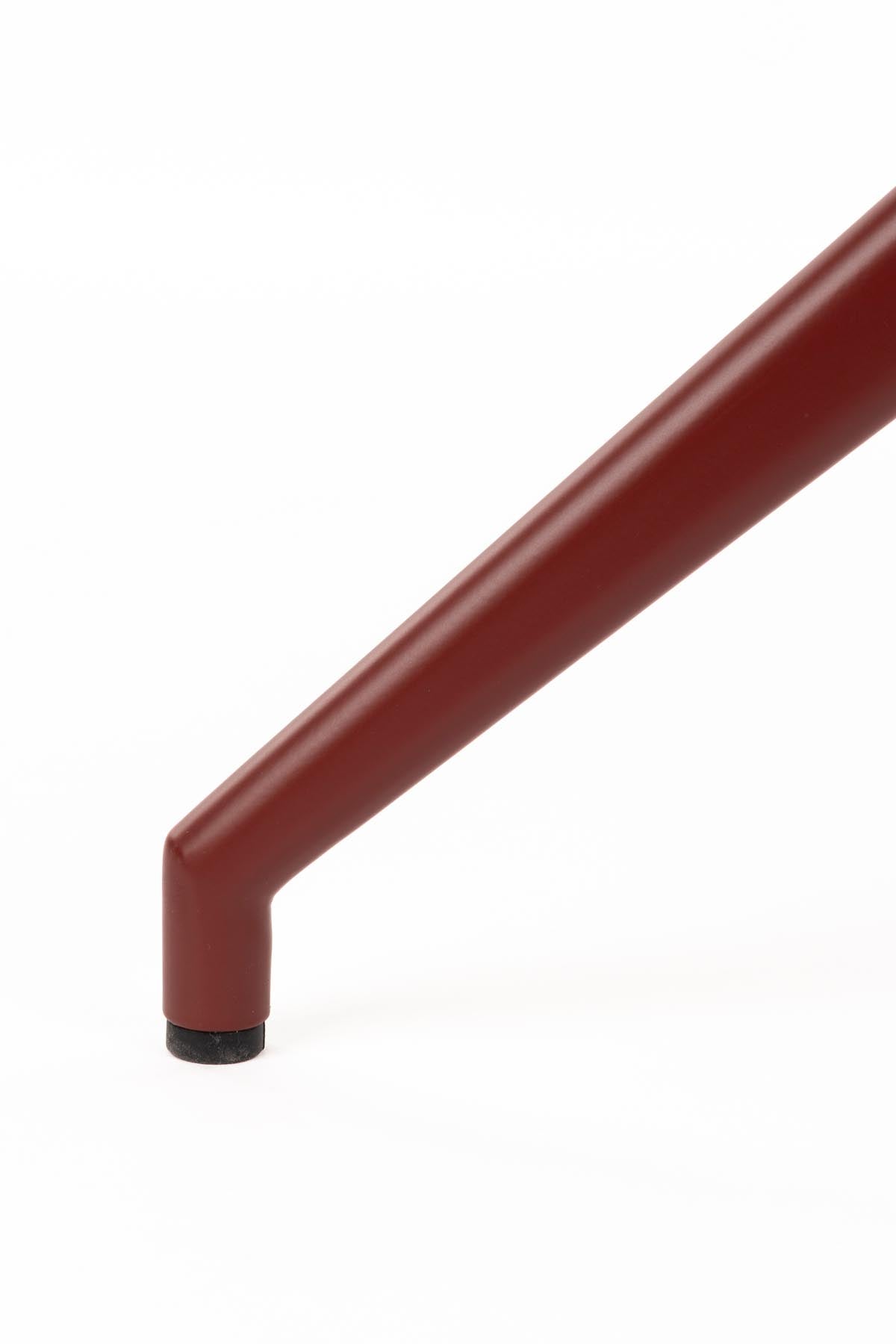 Armlehnstuhl Doulton in Rot präsentiert im Onlineshop von KAQTU Design AG. Stuhl mit Armlehne ist von Zuiver