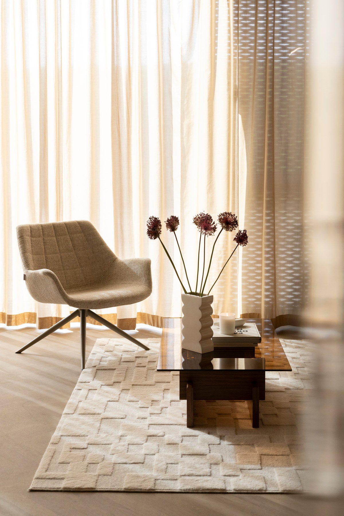 Teppich Bricks 200x300 in Grau präsentiert im Onlineshop von KAQTU Design AG. Teppich ist von Zuiver