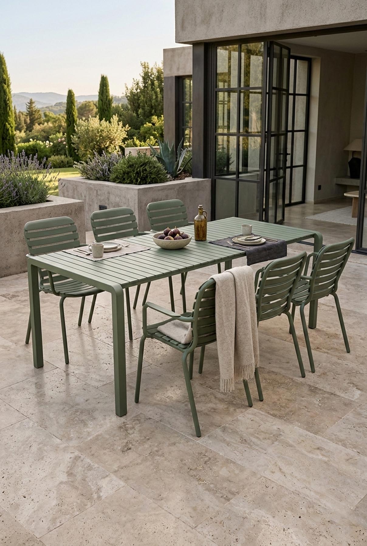 Gartentisch Vondel 214 + 6 Armlehnstühle Vondel Grün in Grün präsentiert im Onlineshop von KAQTU Design AG. Gartentischset ist von Zuiver