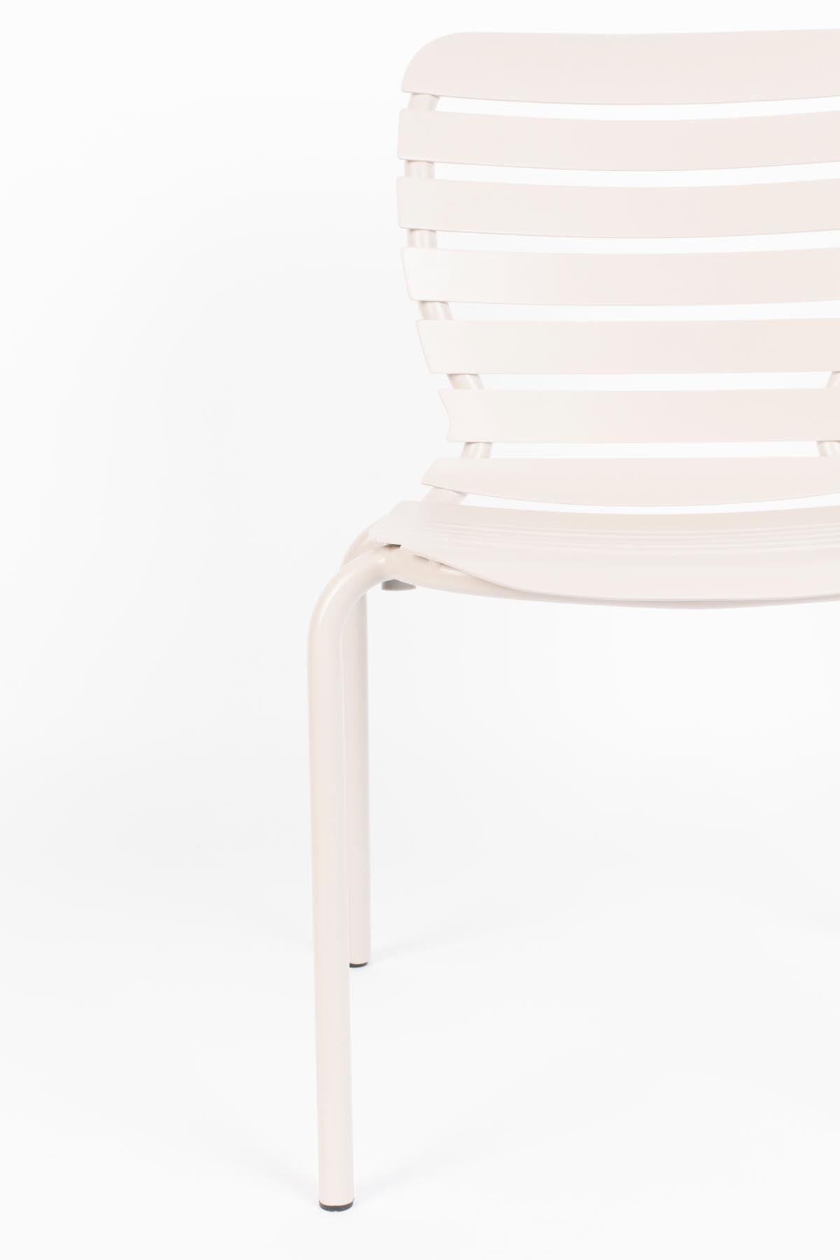 Gartentisch Vondel 214 + 6 Stühle Vondel weiss in Weiss präsentiert im Onlineshop von KAQTU Design AG. Gartentischset ist von Zuiver