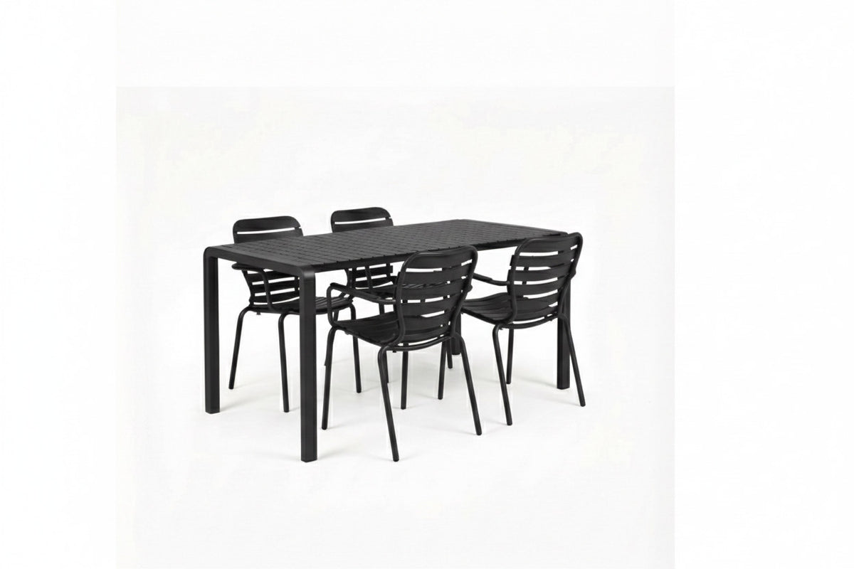 Schwarzes Gartentischset Vondel von Zuiver mit Aluminiumtisch und vier Armlehnstühlen