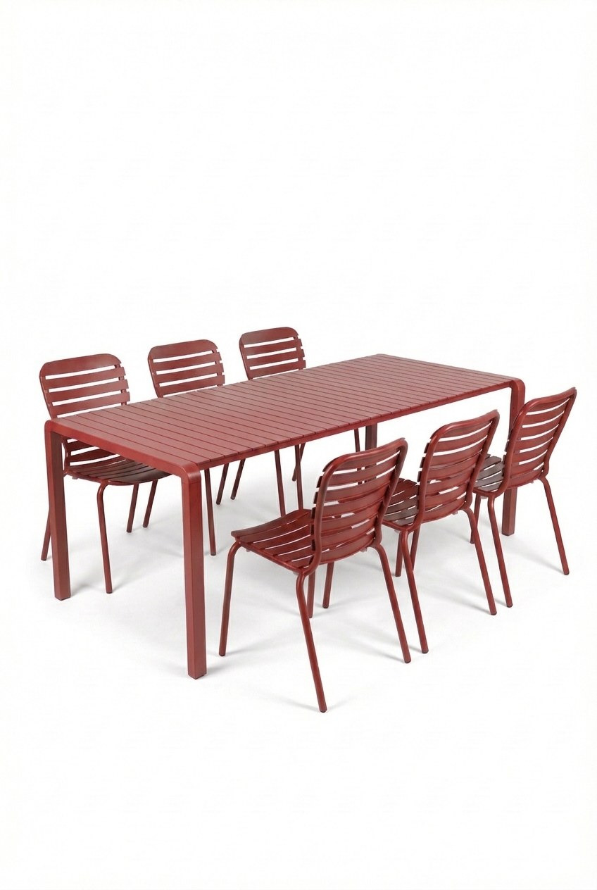 Rotes Gartentischset von Zuiver aus Aluminium: langer Tisch mit sechs dazugehörigen Stühlen, pulverbeschichtete Oberfläche.