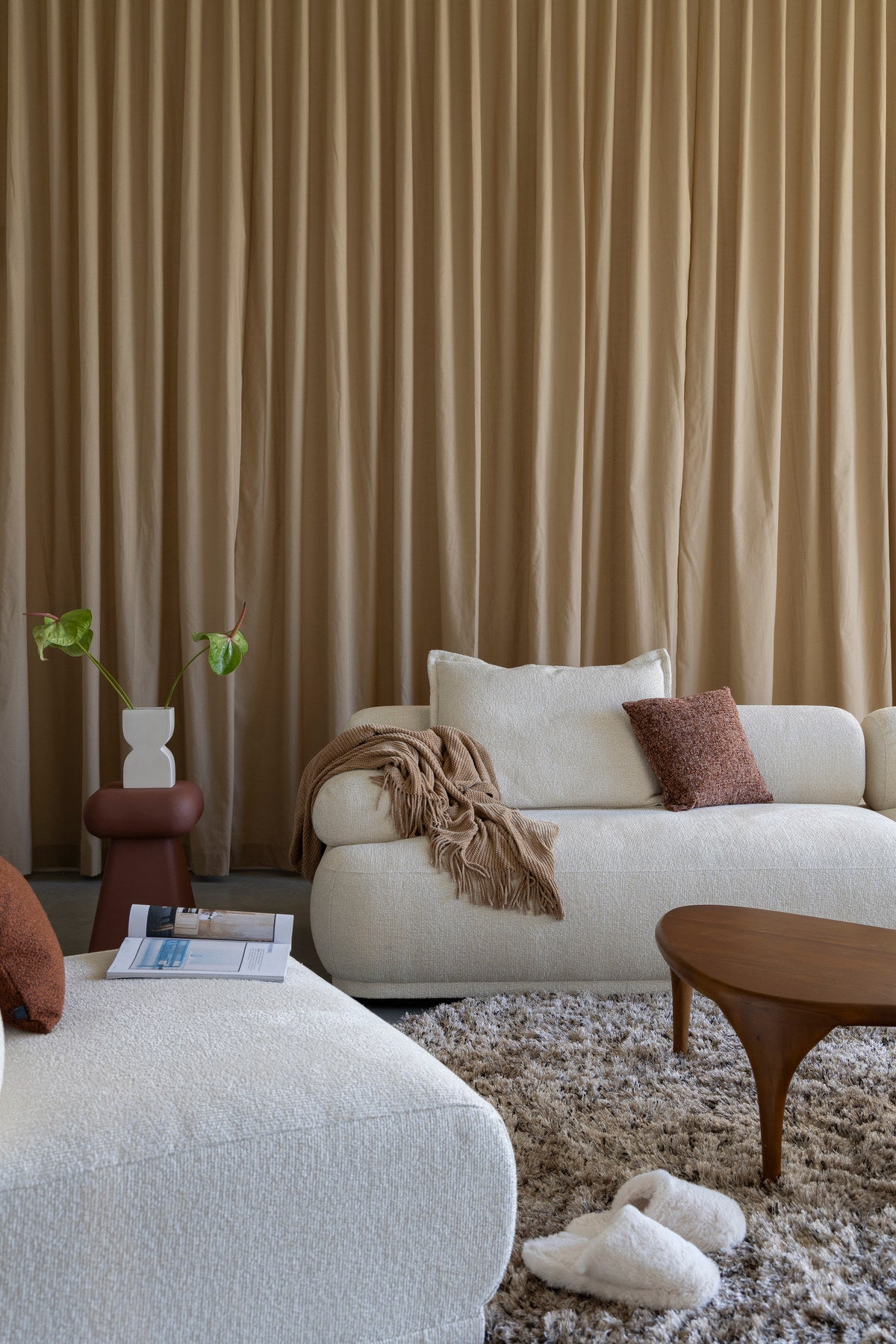 Sofa Rembrandt 3-Sitzer in beige präsentiert im Onlineshop von KAQTU Design AG. 3er Sofa ist von Zuiver