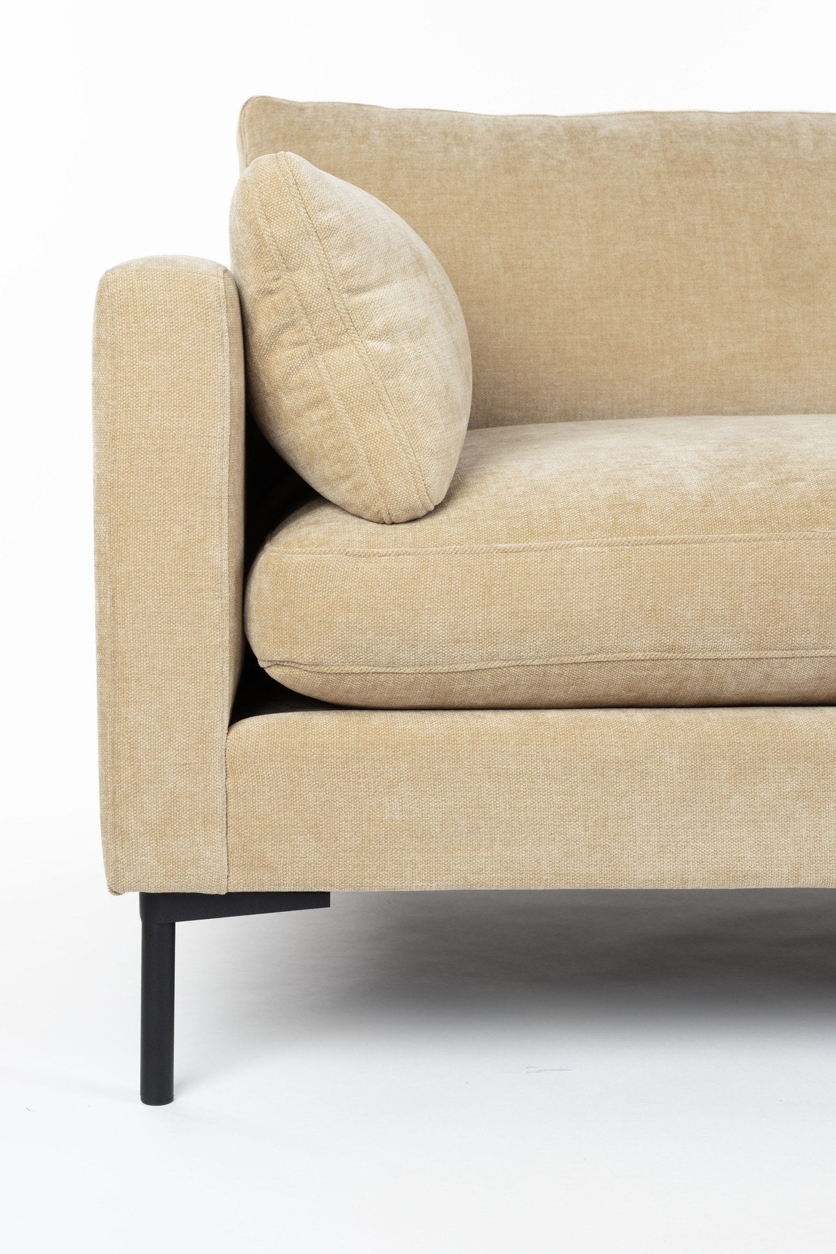 Beige gepolstertes 3er Sofa Summer von Zuiver mit Sitzfläche aus Acetat und Polyester, PU-Schaumpolsterung, rechteckige Form.