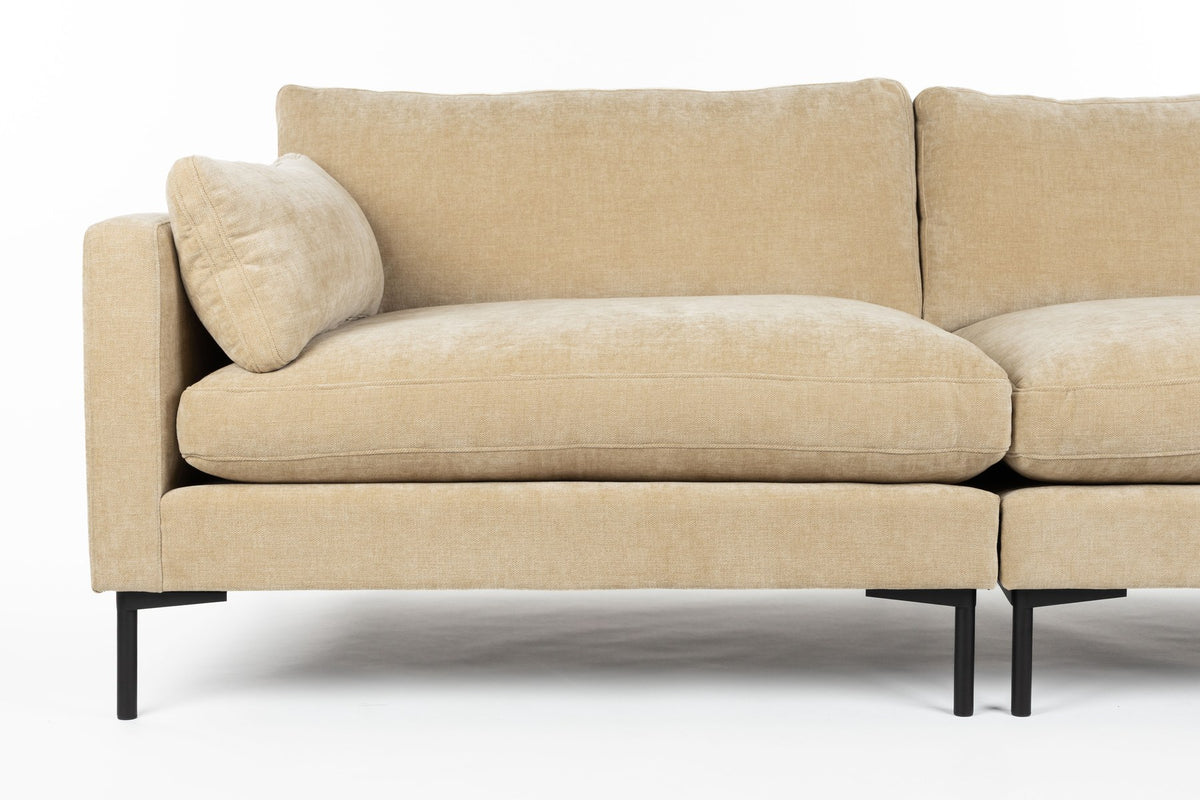 Beige gepolstertes 3er Sofa Summer von Zuiver mit Sitzfläche aus Acetat und Polyester, PU-Schaumpolsterung, rechteckige Form.