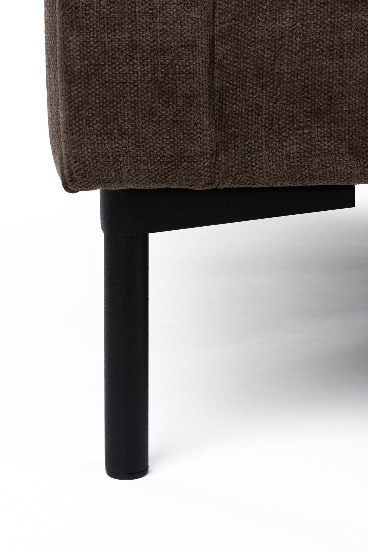 Zuiver Sofa Summer 7-Seater in Dunkelbraun, gepolstert mit Acetat und Polyester, PU-Schaum-Polsterung, grosses 5er Sofa im Wohnraum.