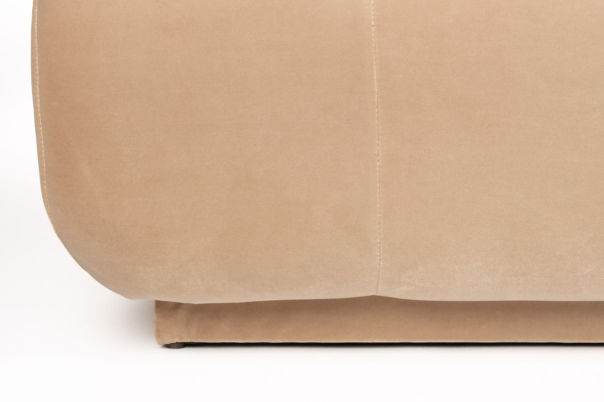 Beiges Ecksofa Hazel von Zuiver mit Chaise Longue links, Polyesterbezug, weicher Schaumstofffüllung und grosszügiger, runder Sitzform.