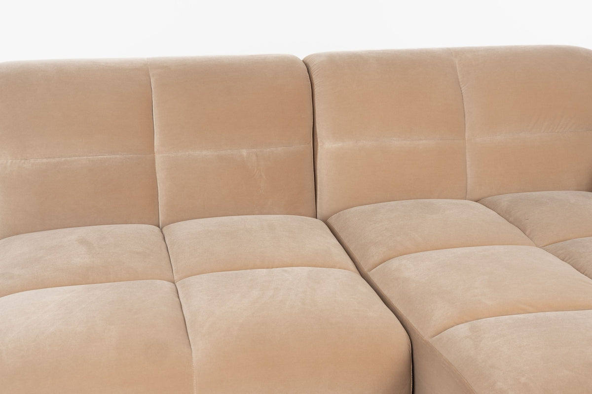 Beiges Ecksofa rechts Hazel von Zuiver mit Chaise Longue, Polyesterbezug und Schaumstofffüllung, grosszügige Sitzfläche für sechs Personen.