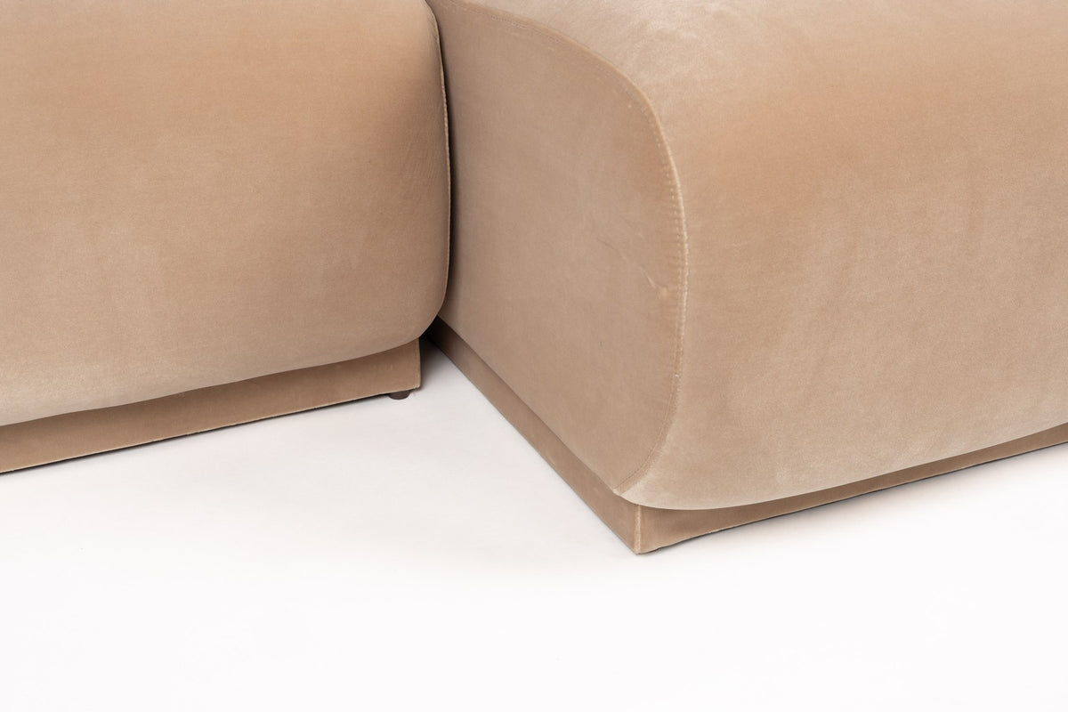 Beiges Ecksofa rechts Hazel von Zuiver mit Chaise Longue, Polyesterbezug und Schaumstofffüllung, grosszügige Sitzfläche für sechs Personen.