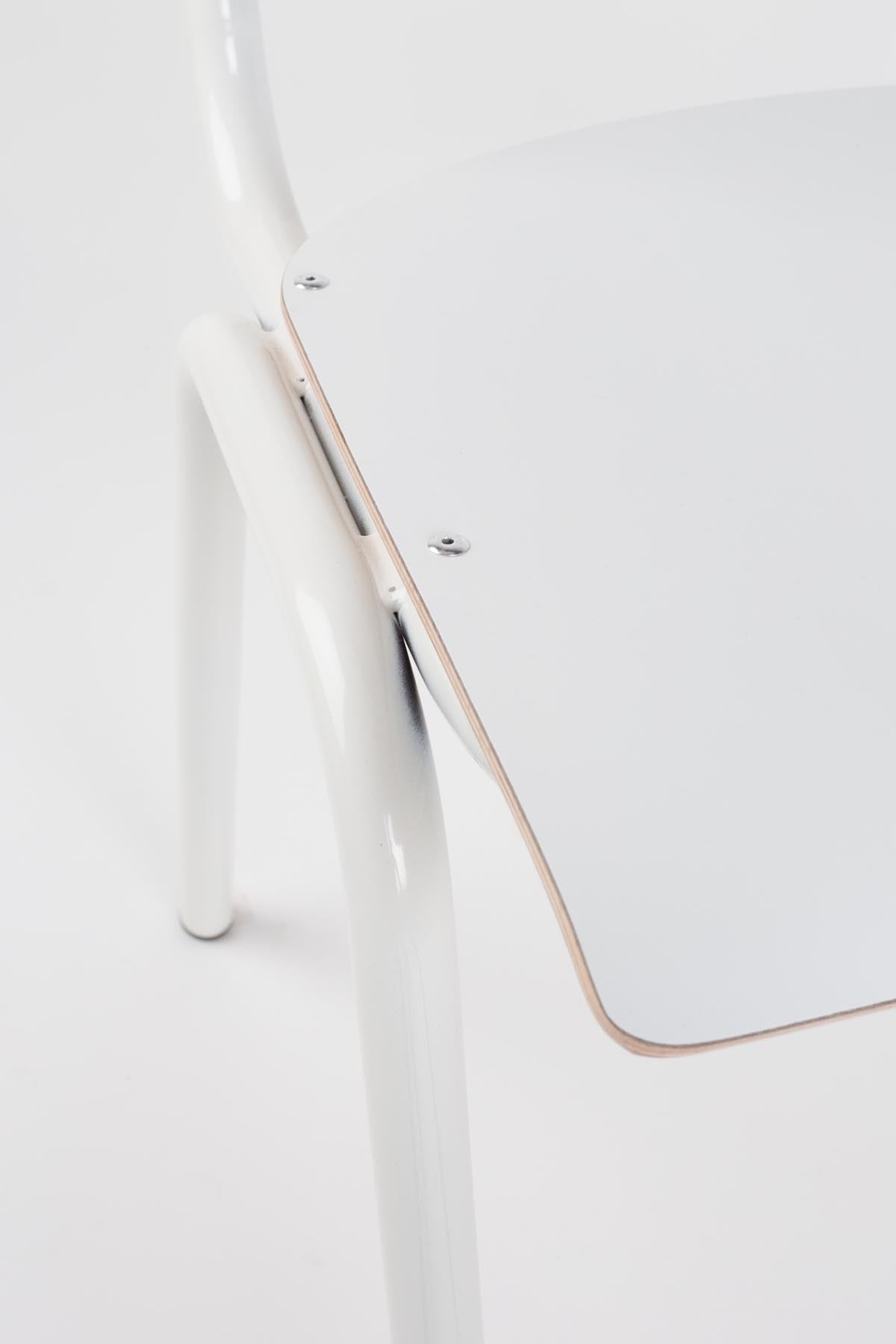 Stuhl Back to School HPL in Weiss präsentiert im Onlineshop von KAQTU Design AG. Stuhl ist von Zuiver