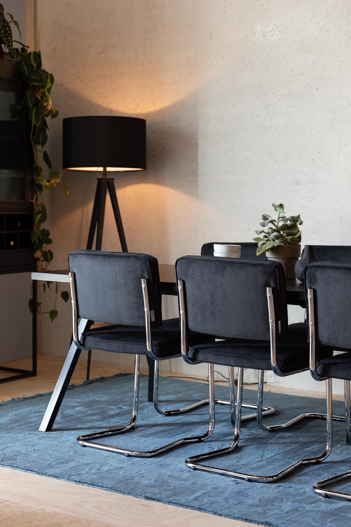 Stuhl Ridge in Schwarz präsentiert im Onlineshop von KAQTU Design AG. Stuhl ist von Zuiver